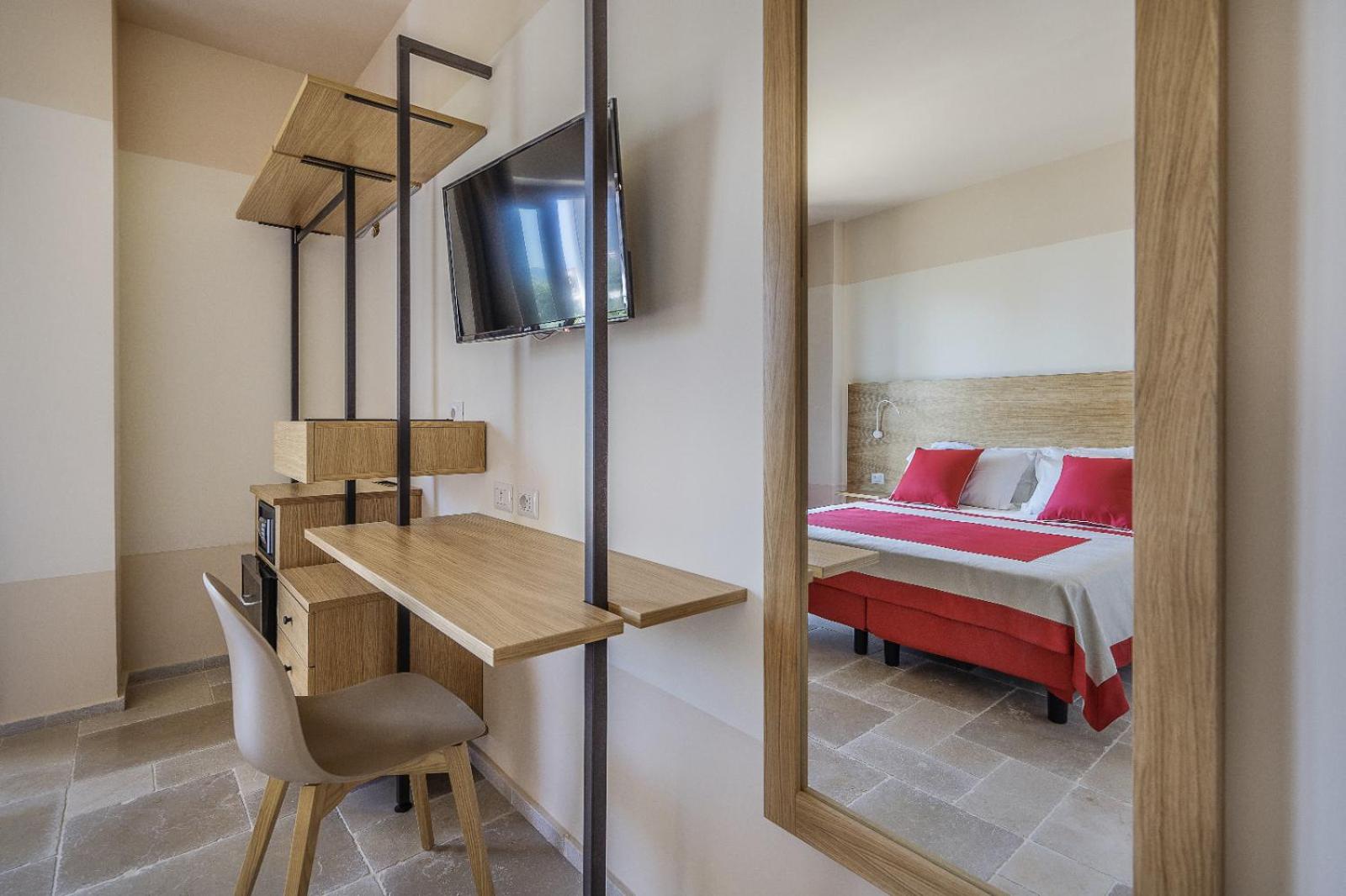 Double Room with Garden View - Photo 9