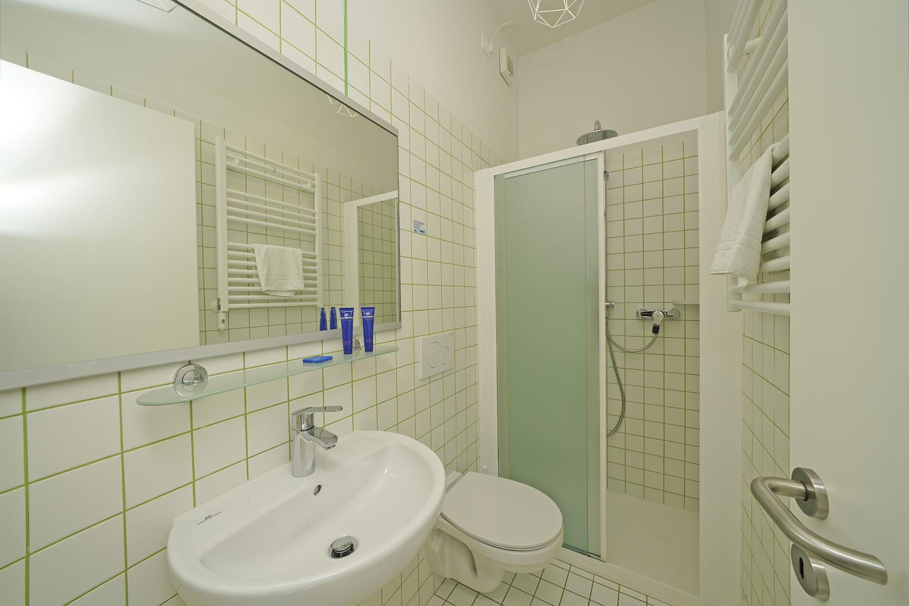 Apartment Best with Balcony, Terrace and Lake View - Split Level photo 3