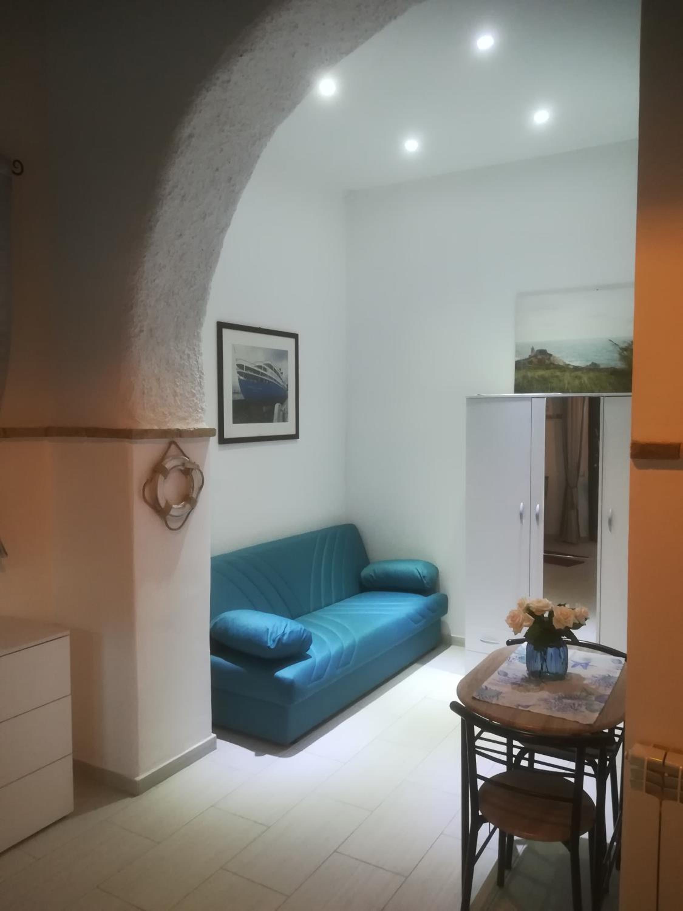 Double or Twin Room with Private Bathroom - Photo 4