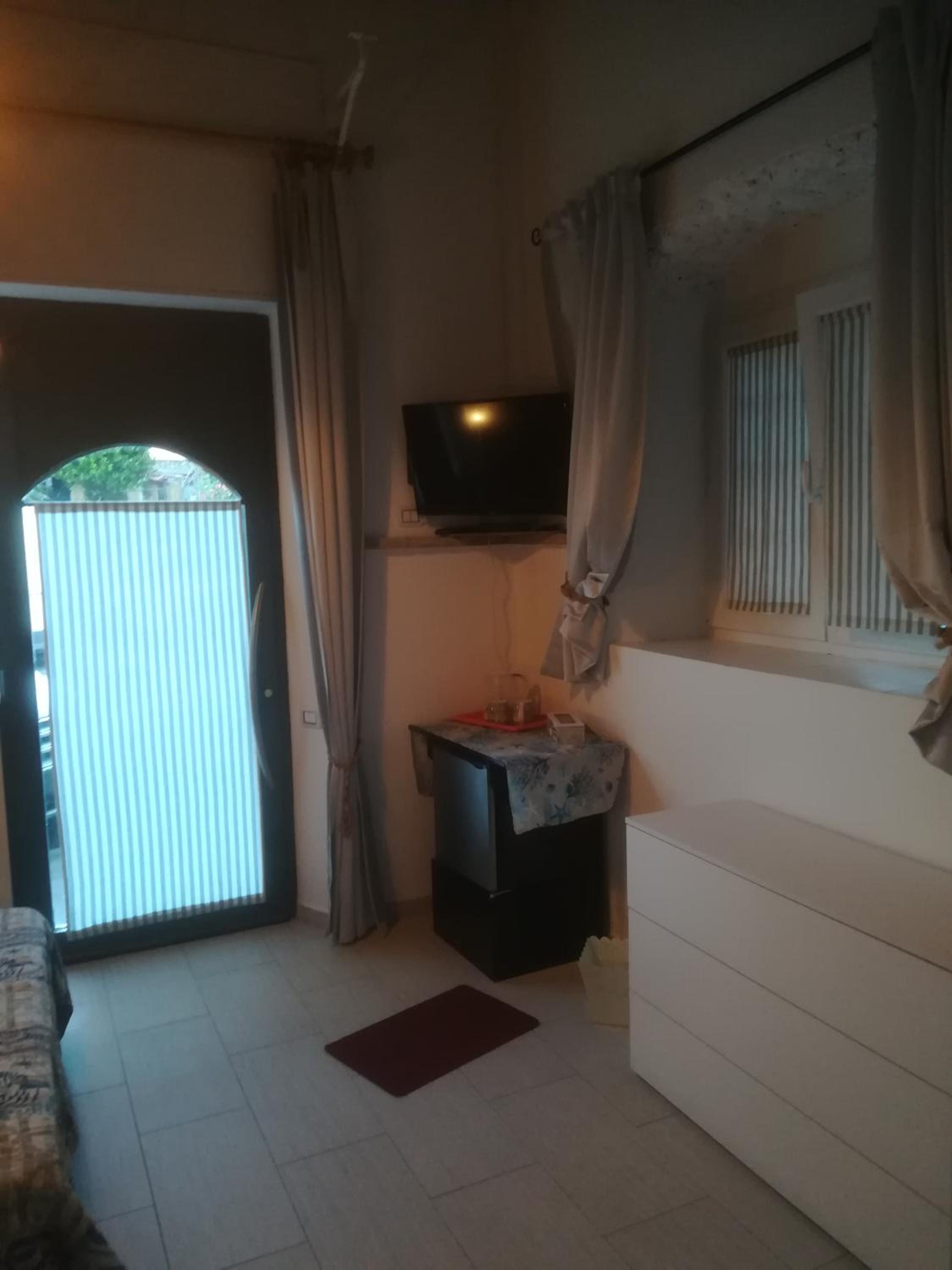 Double or Twin Room with Private Bathroom - Photo 3