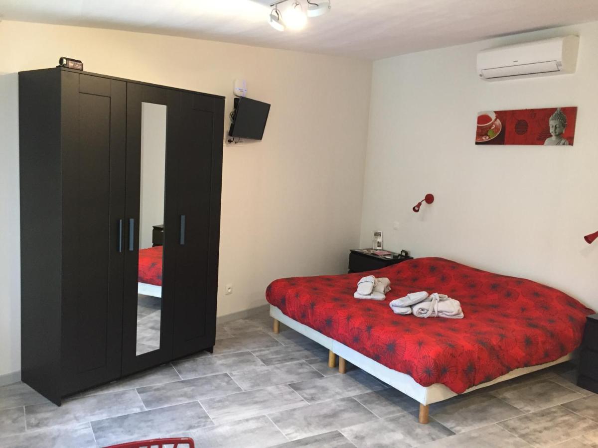 Double Room with Pool View photo 3