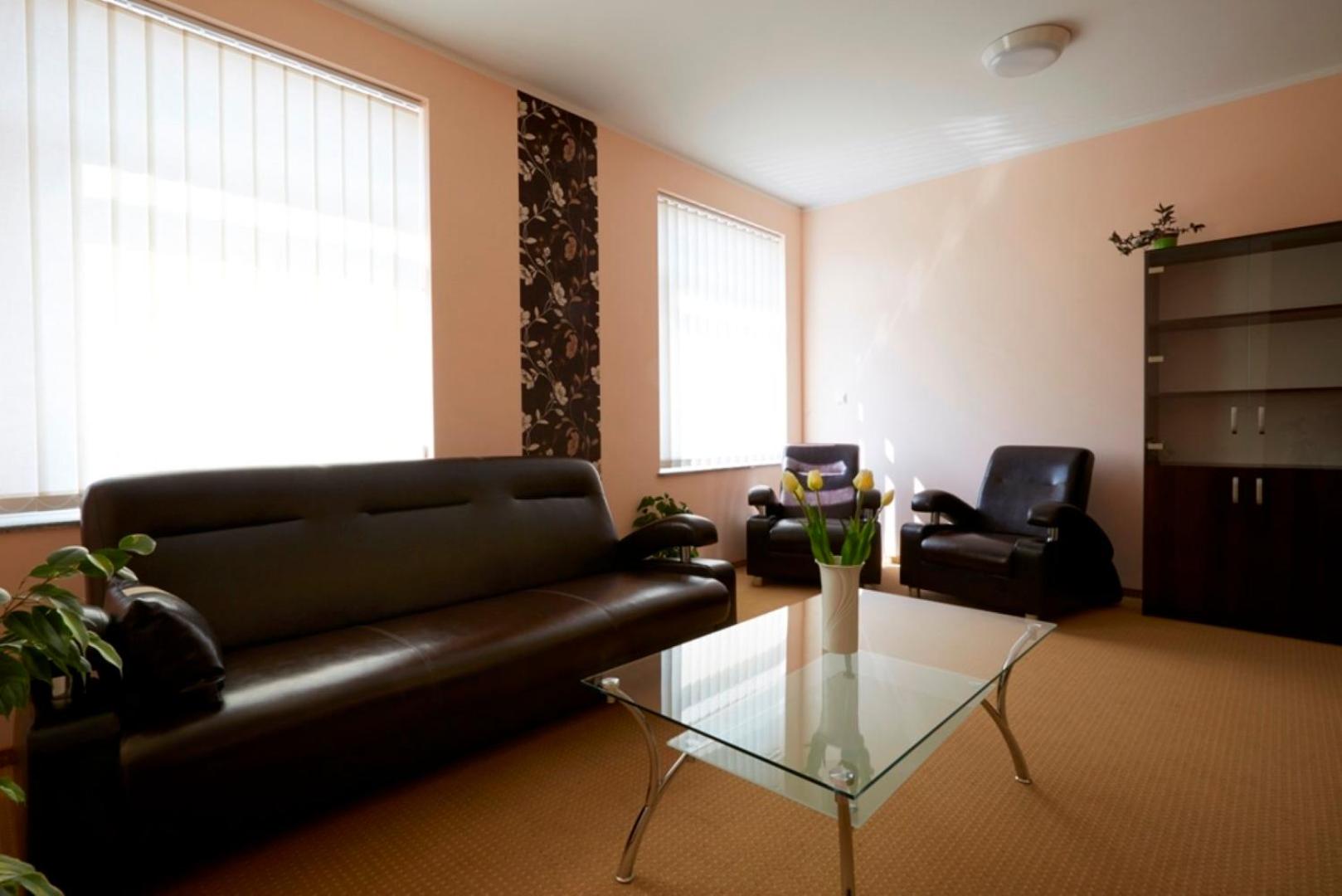 One-Bedroom Apartment - Photo 1