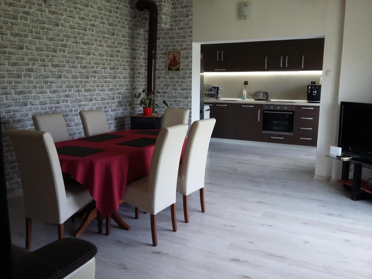 Family House with Garden View photo 3