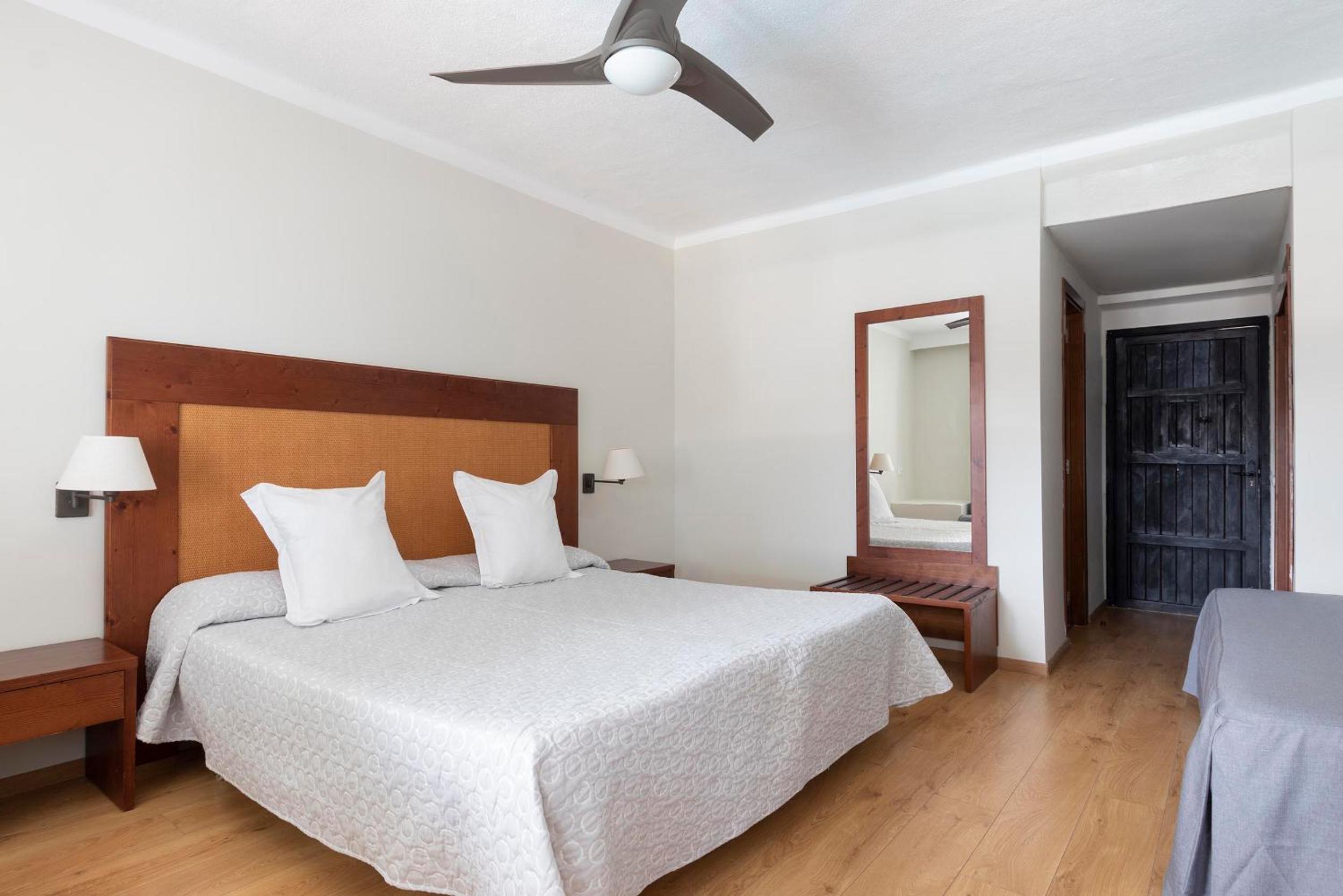 Habitación Cuádruple (2 Adultos + 2 Niños)