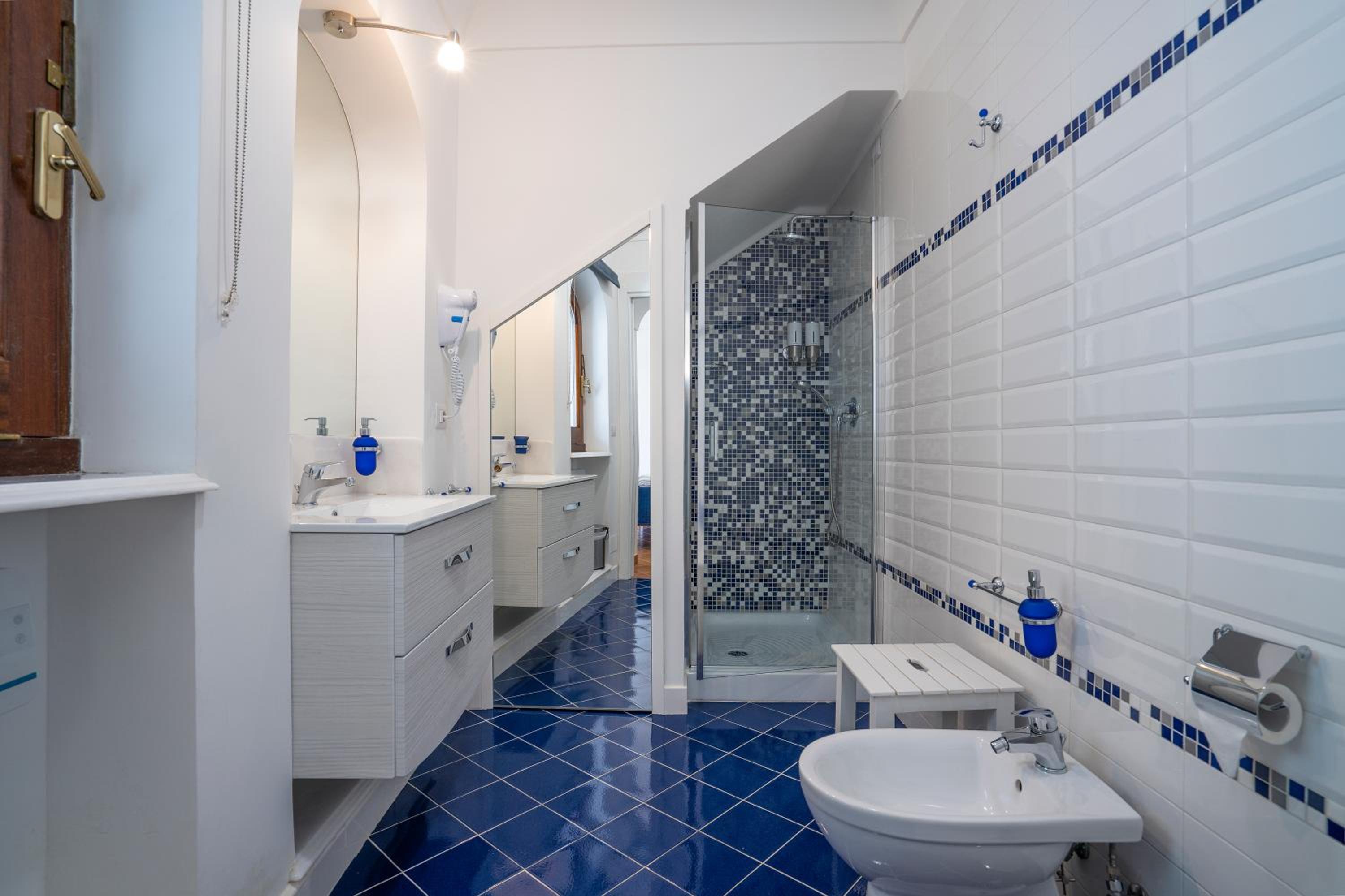 Double Room - Photo 14