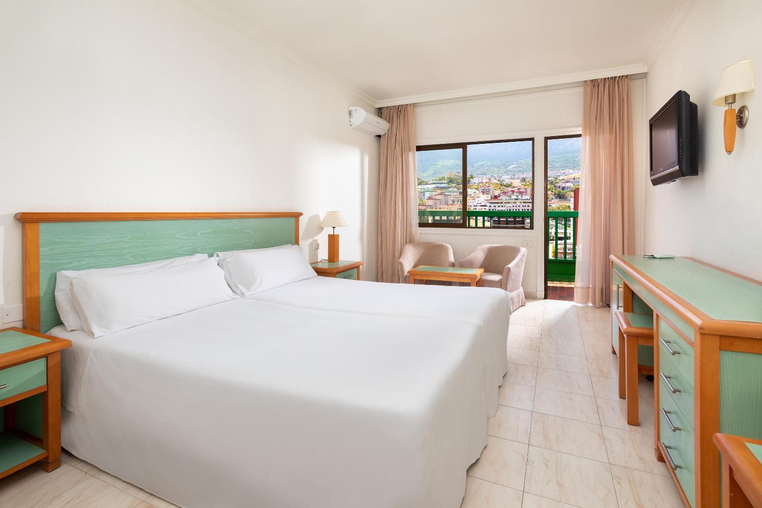 Sol Room - Photo 1