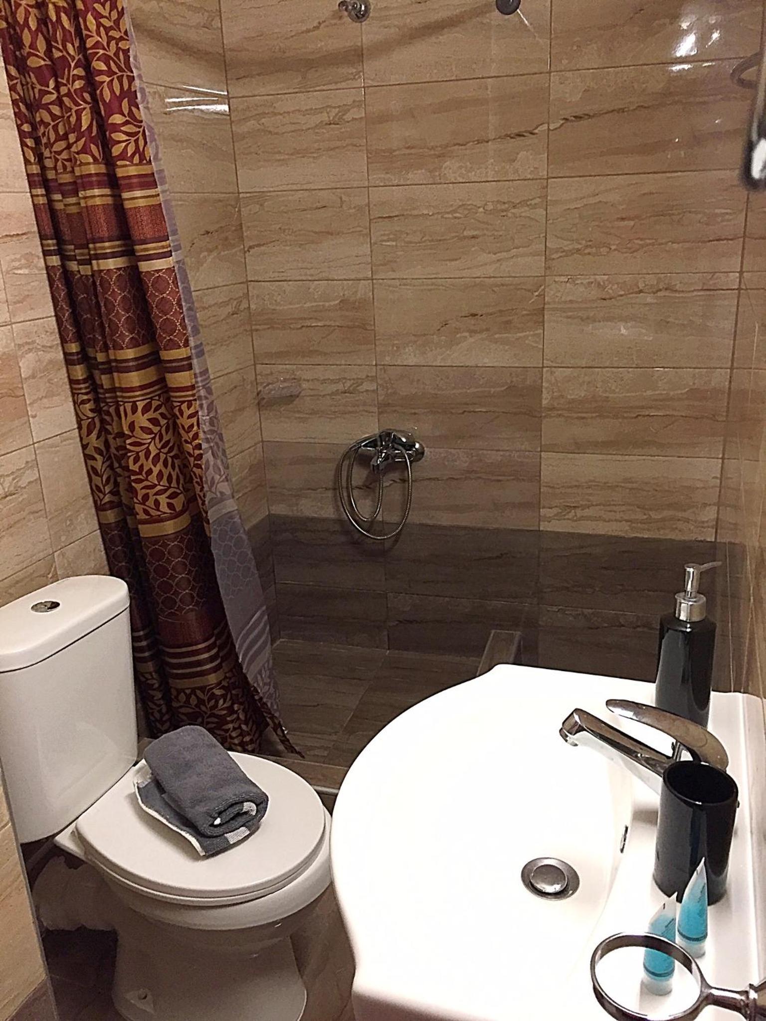 One-Bedroom House - Photo 9