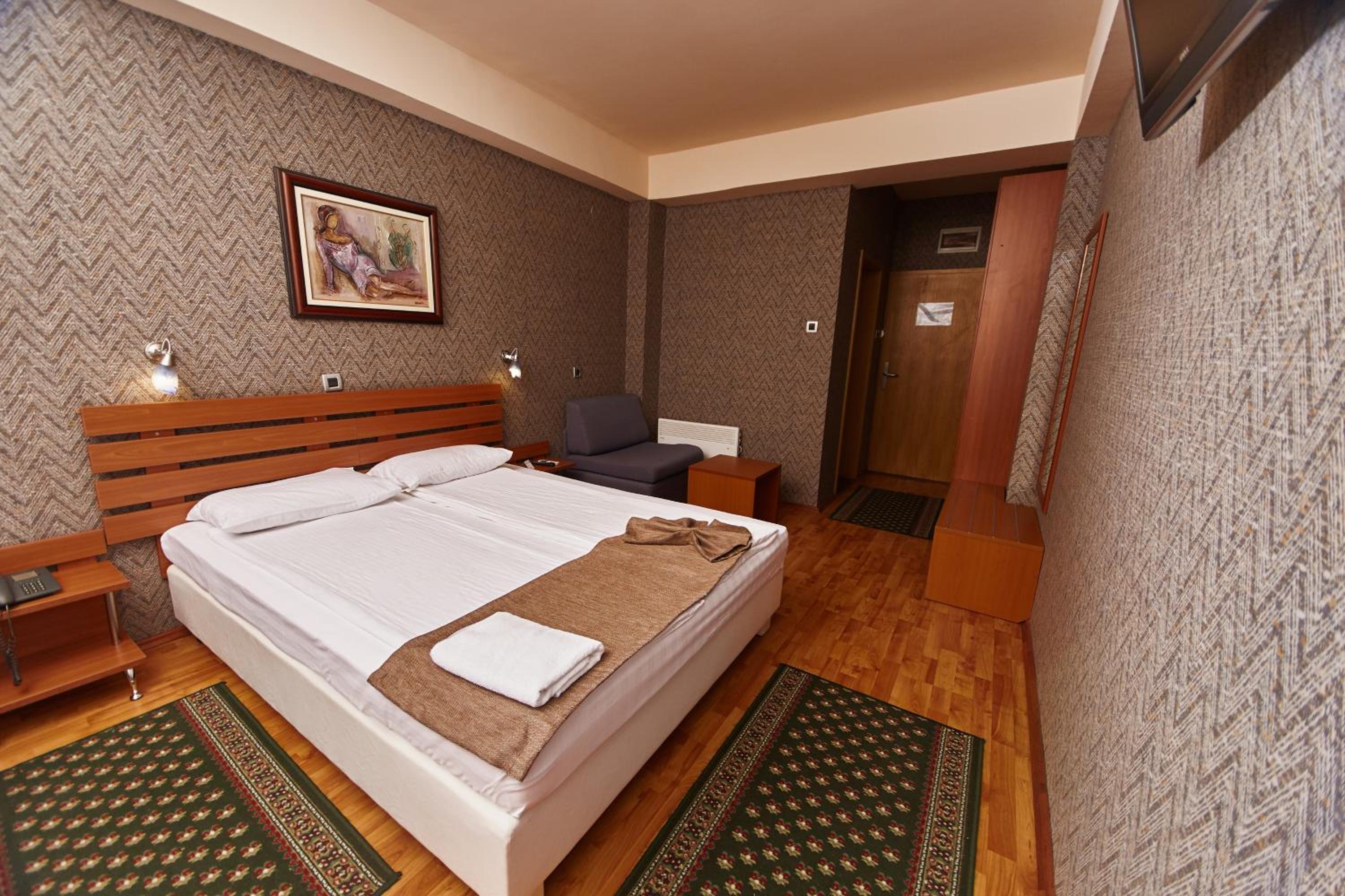 Economy Double Room photo 3