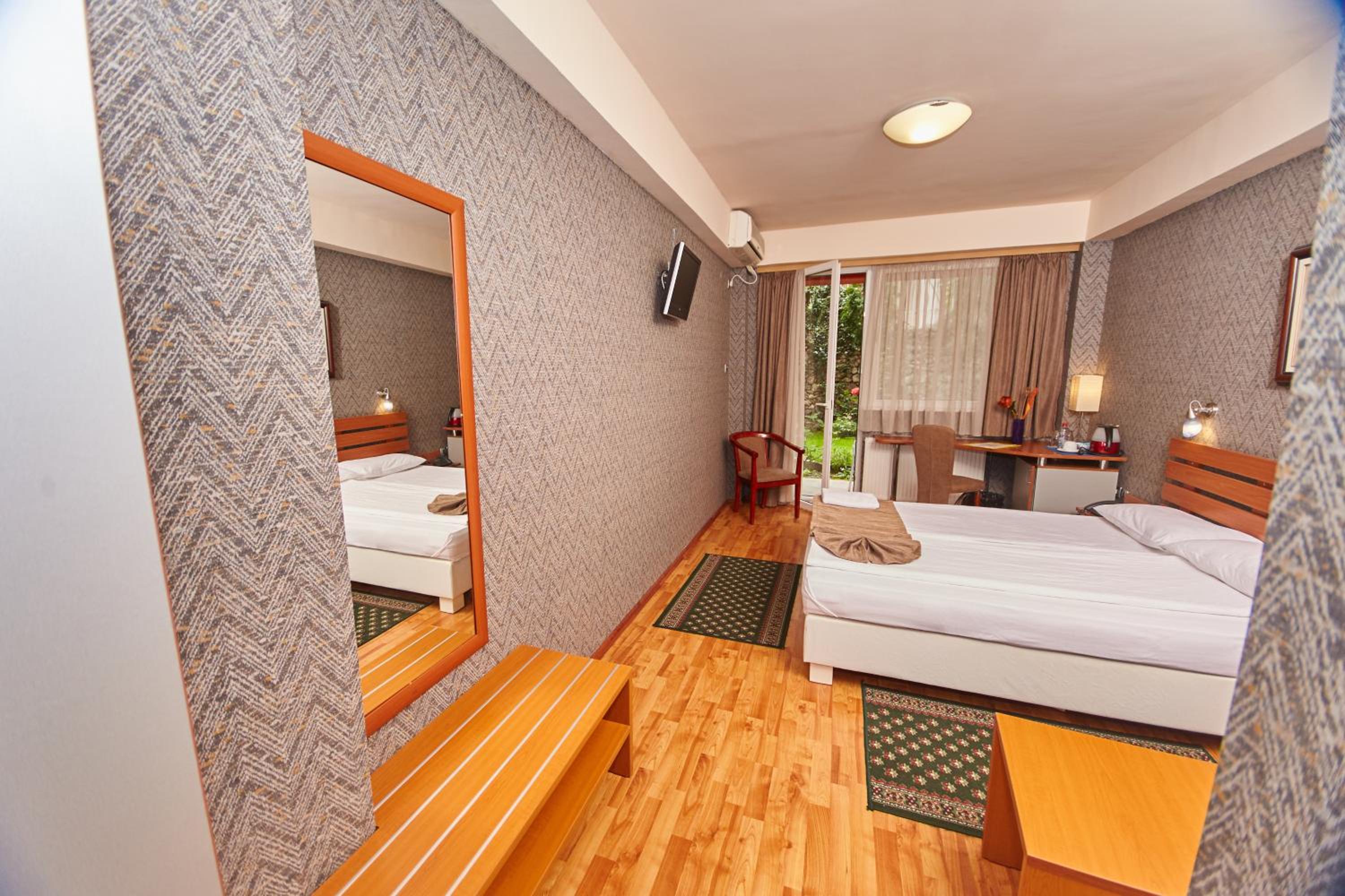 Economy Double Room photo 2