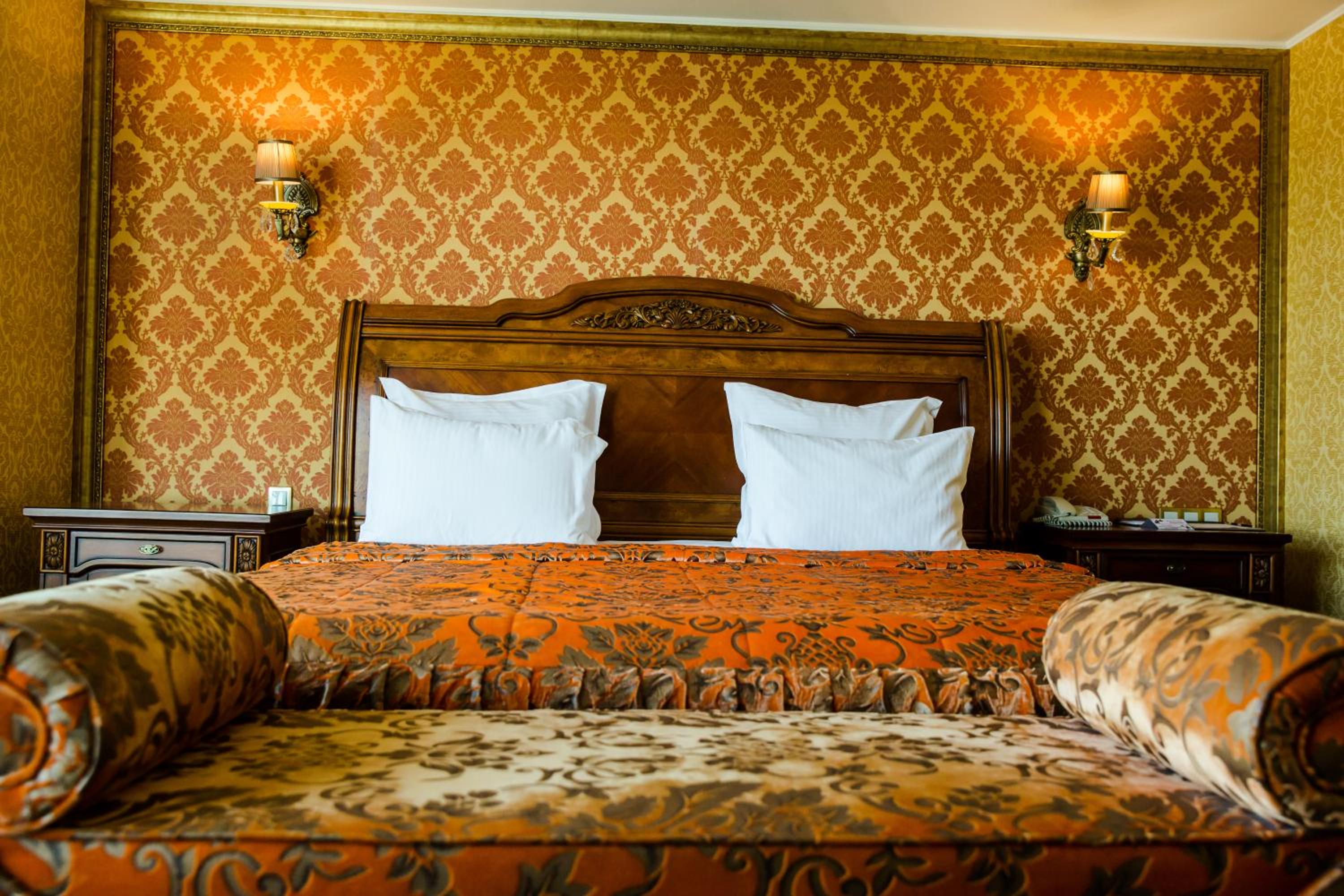 Senior Suite - Photo 13