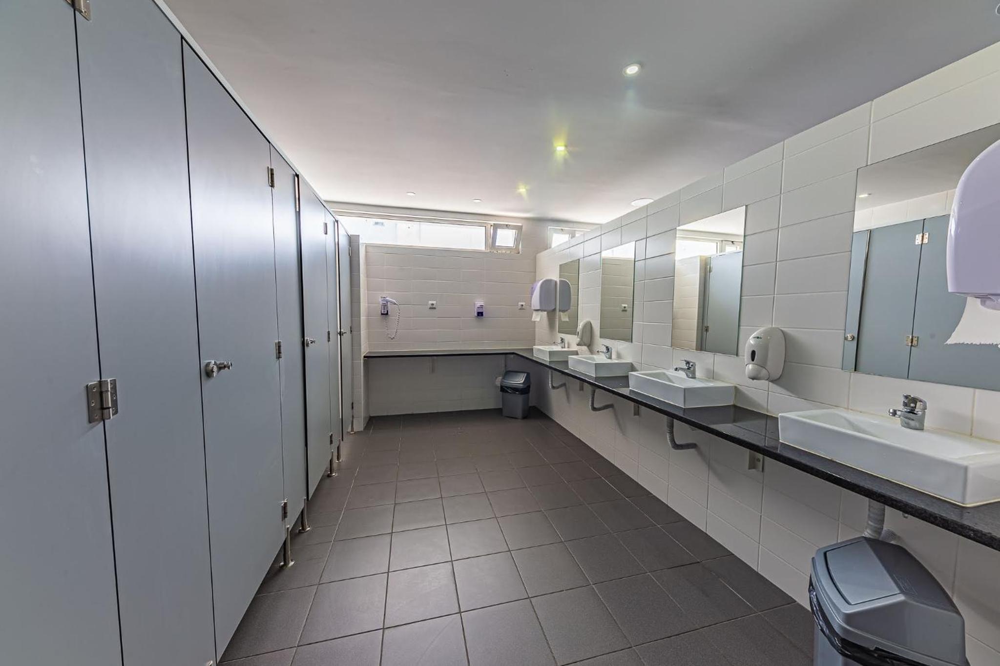 Female Quadruple Room with Shared Bathroom photo 2