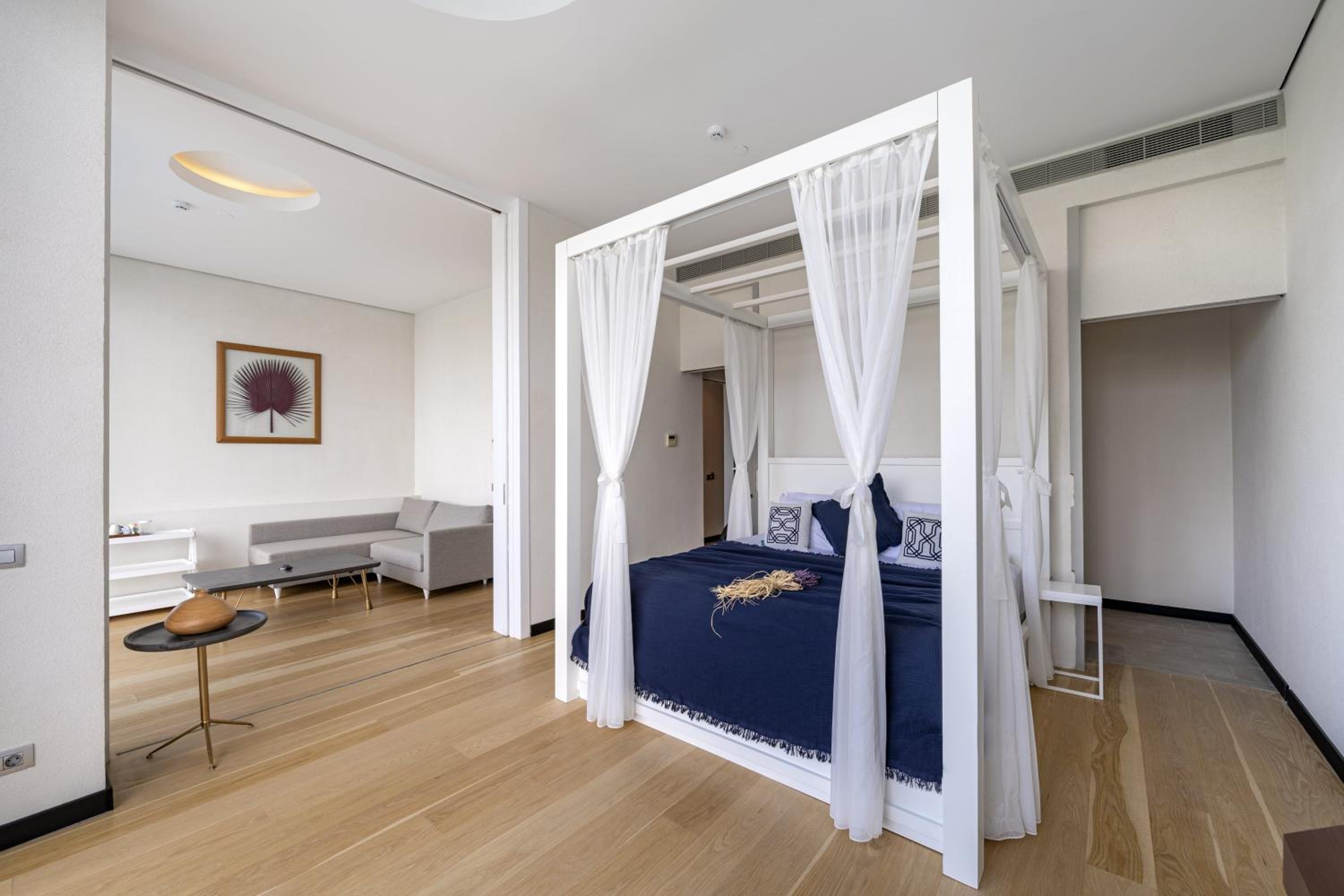 Suite Junior avec Piscine - Vue Partielle sur Mer