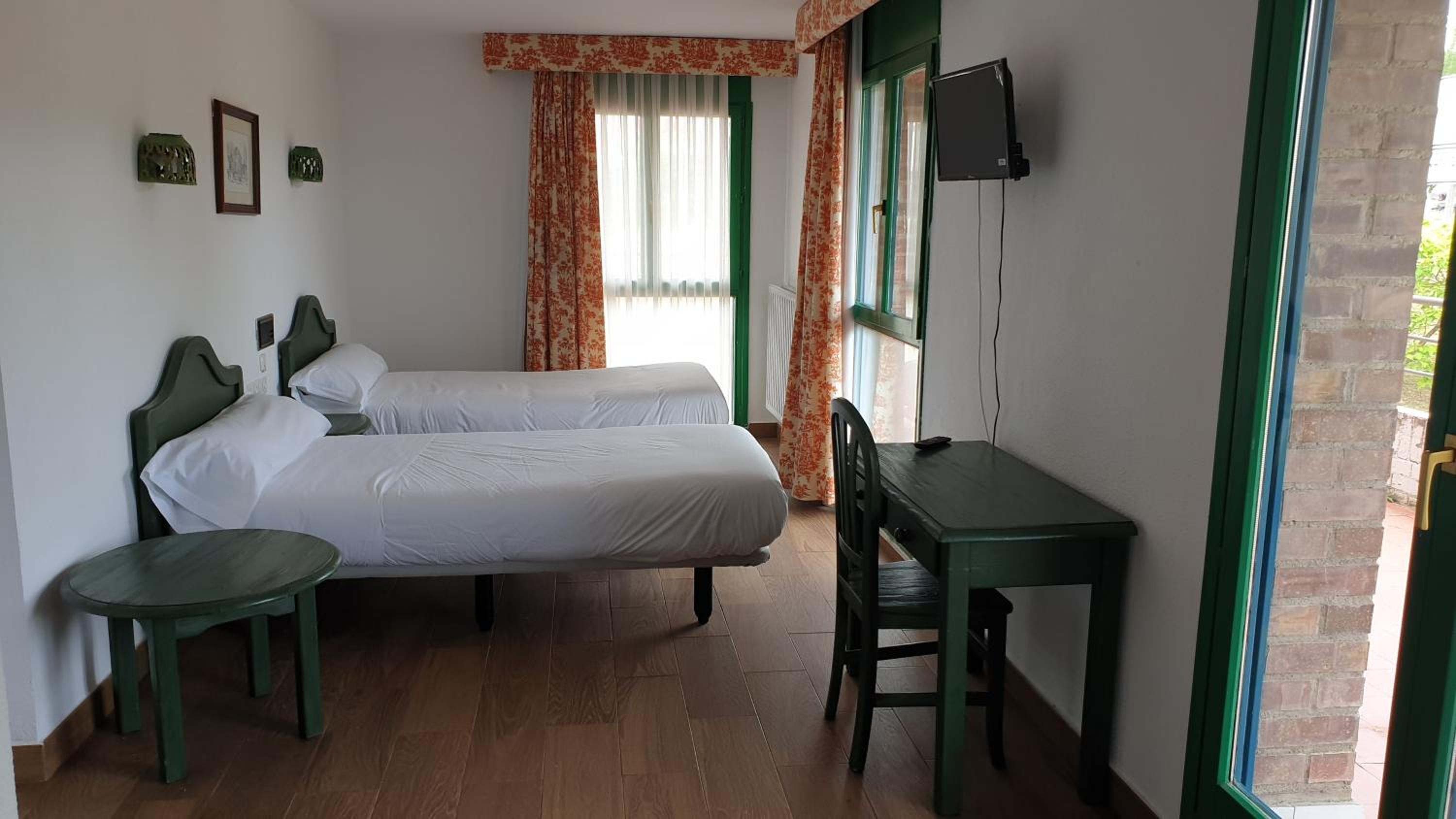 Standard Double Room - Photo 3