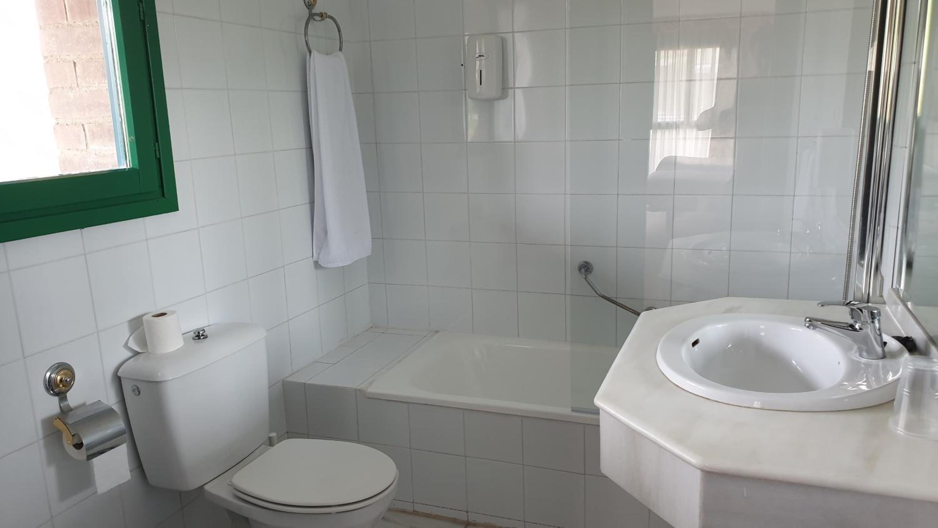 Standard Double Room - Photo 4