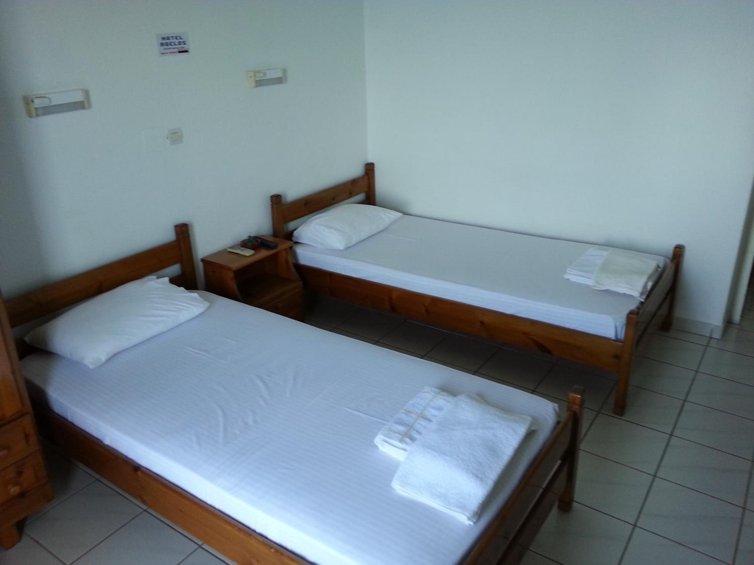 Double or Twin Room with Sea View - Photo 9