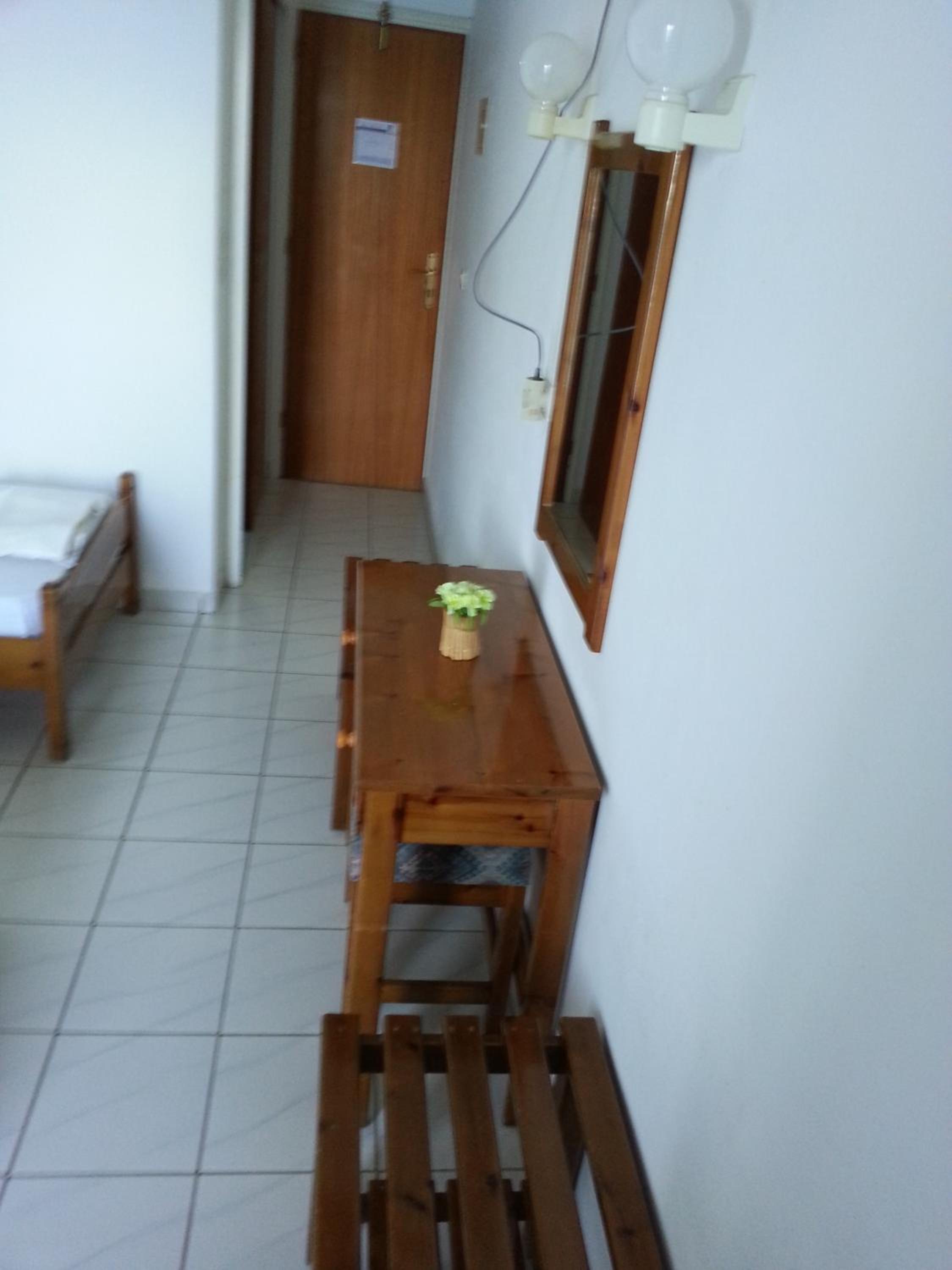 Double or Twin Room with Sea View - Photo 10