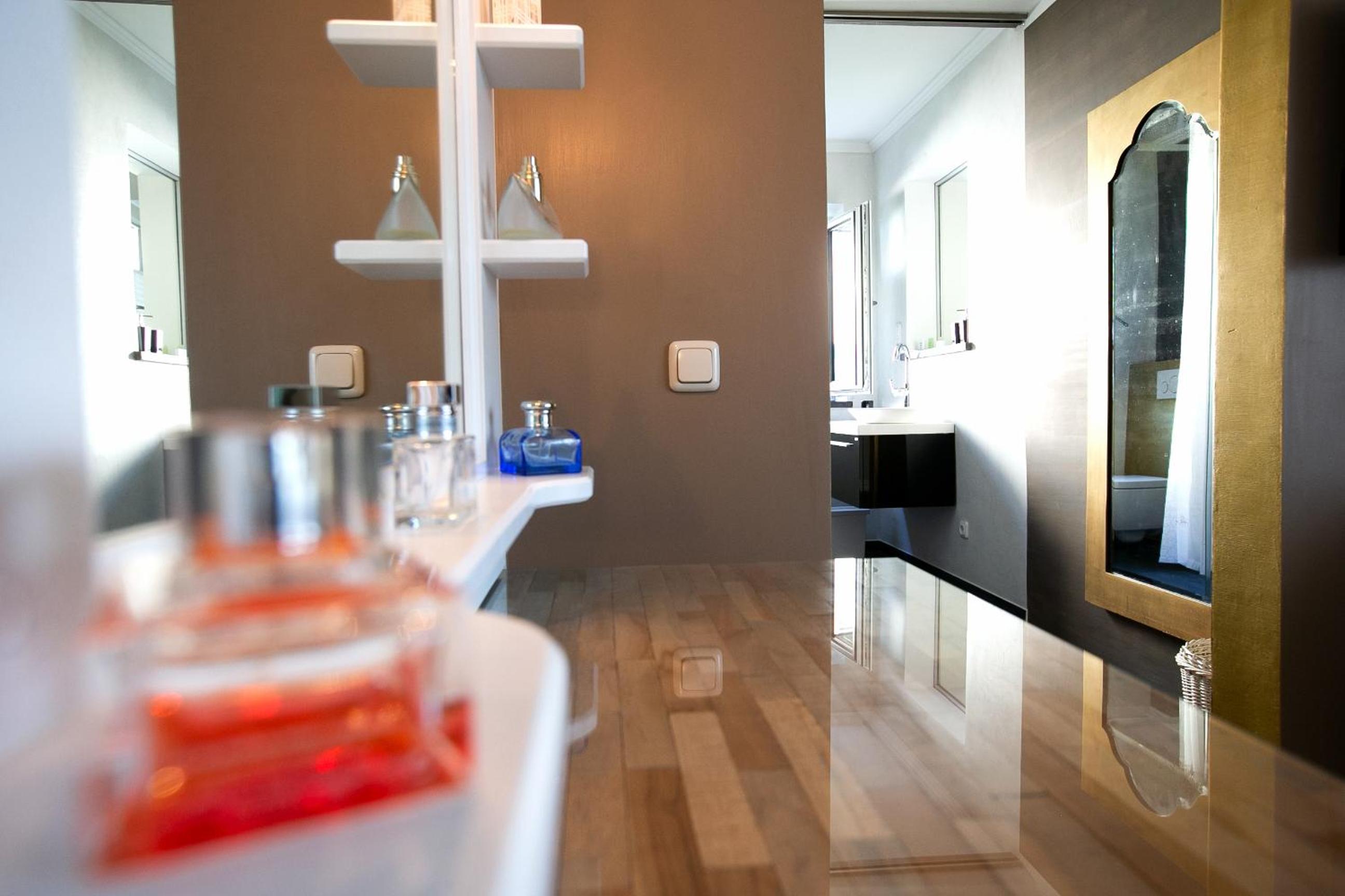 One-Bedroom Apartment - Photo 8