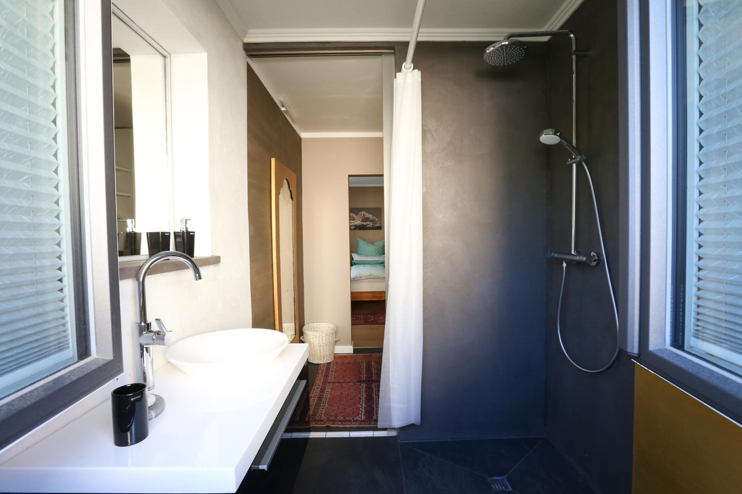 One-Bedroom Apartment - Photo 3