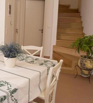 Three-Bedroom Villa - Split Level photo 2
