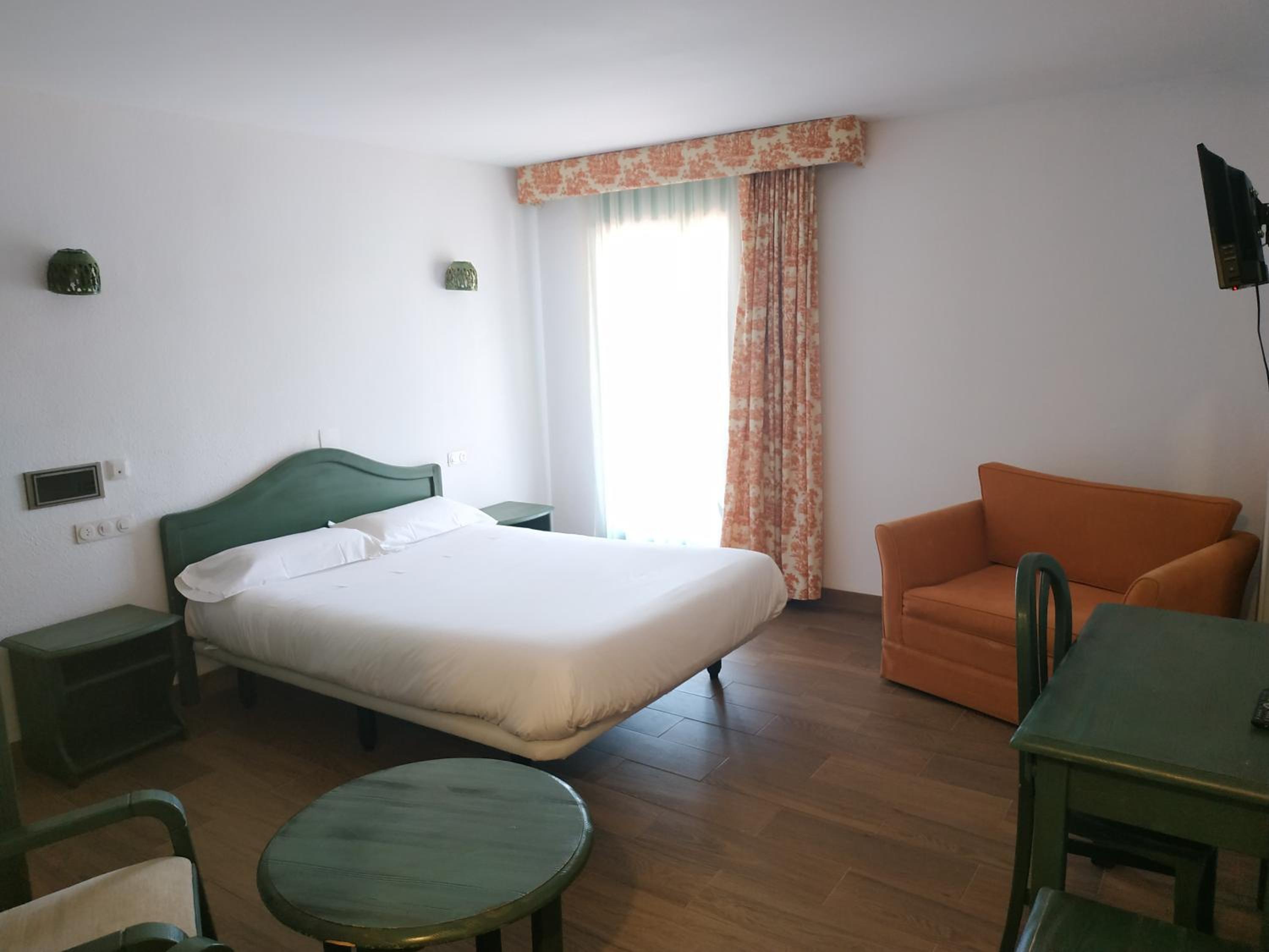 Standard Double Room - Photo 1