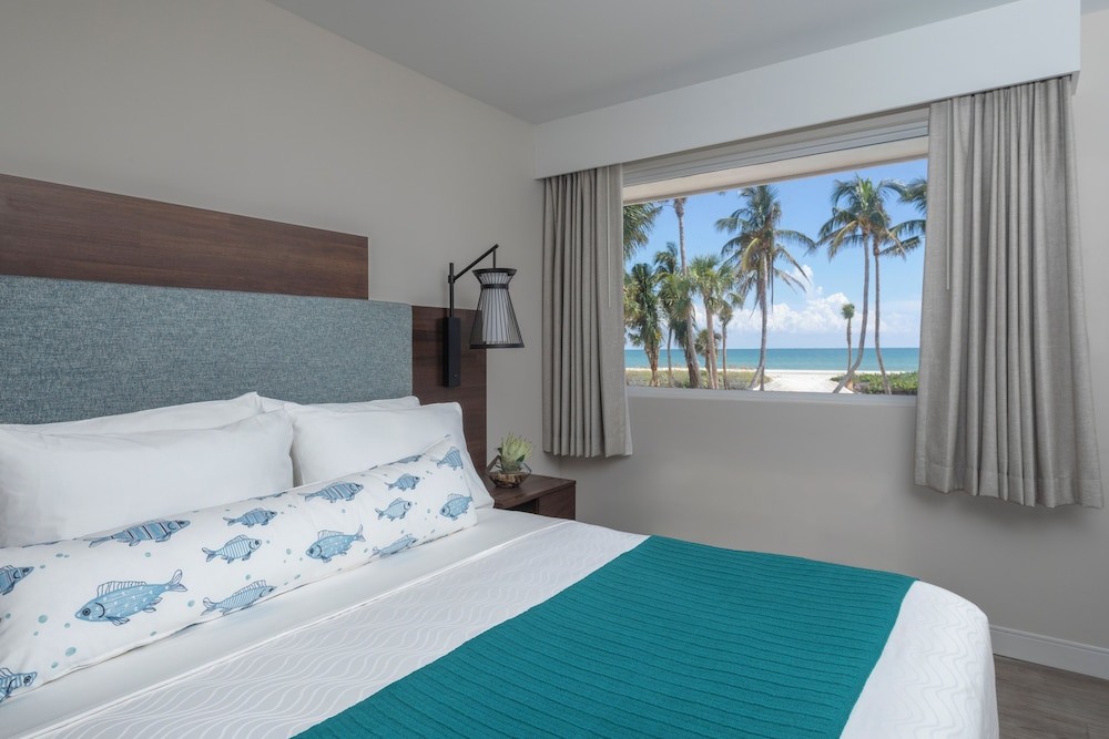 Room, 1 king bed (Gulf view)