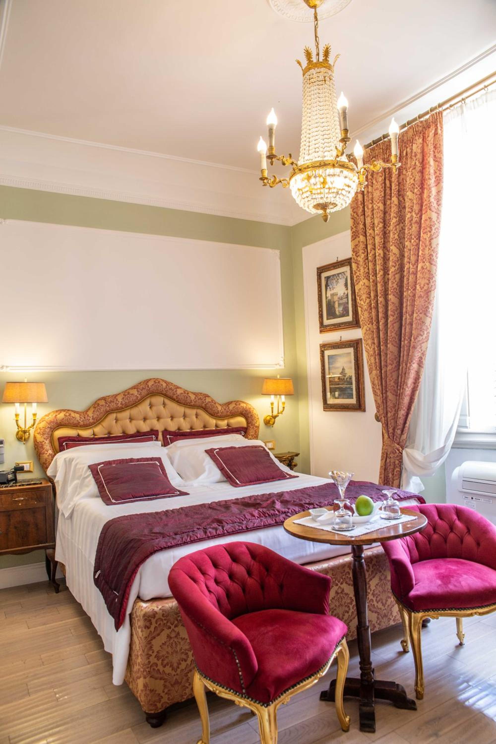 Suite with City View photo 3
