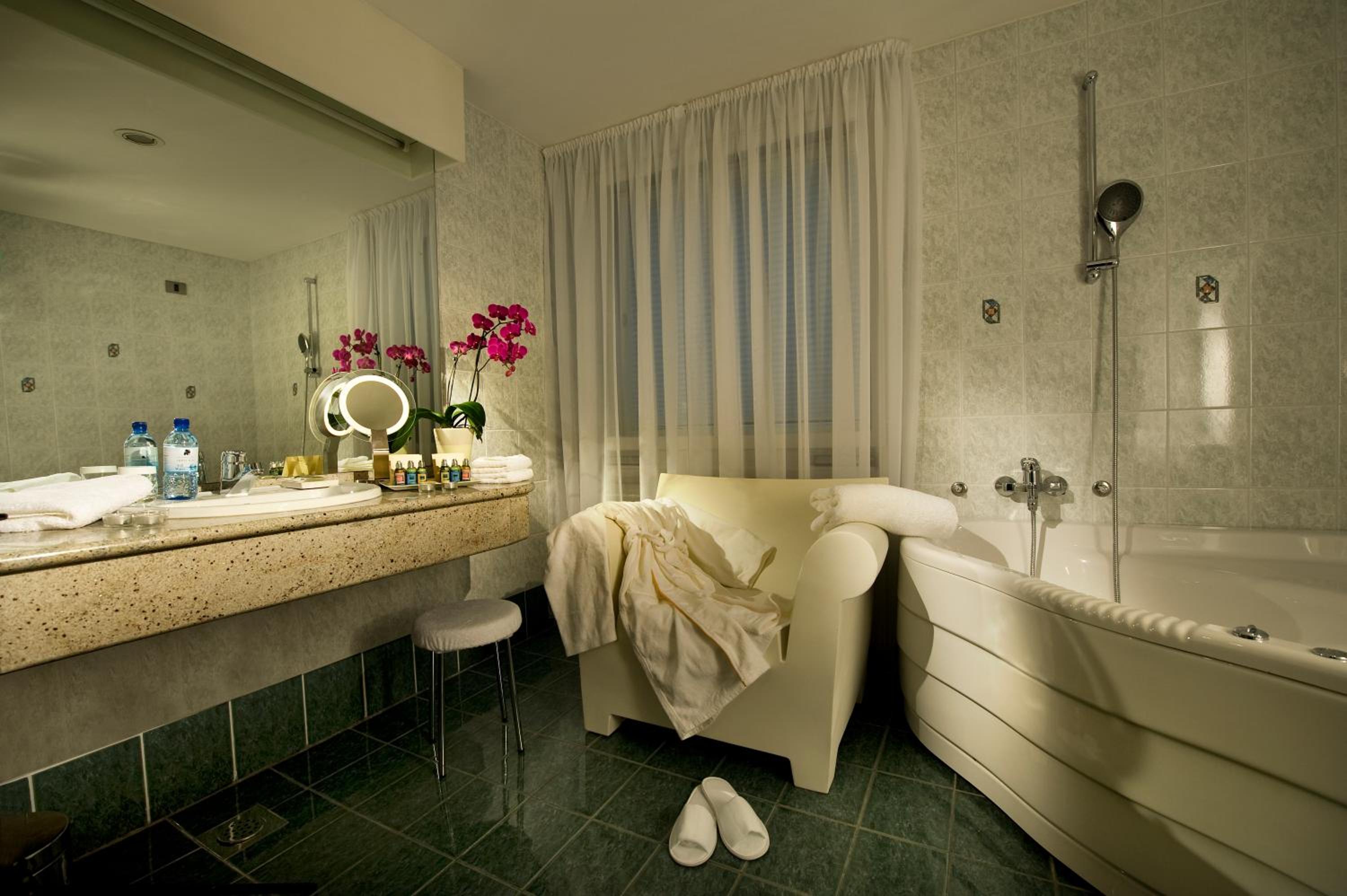 Deluxe Double Room - Photo 5