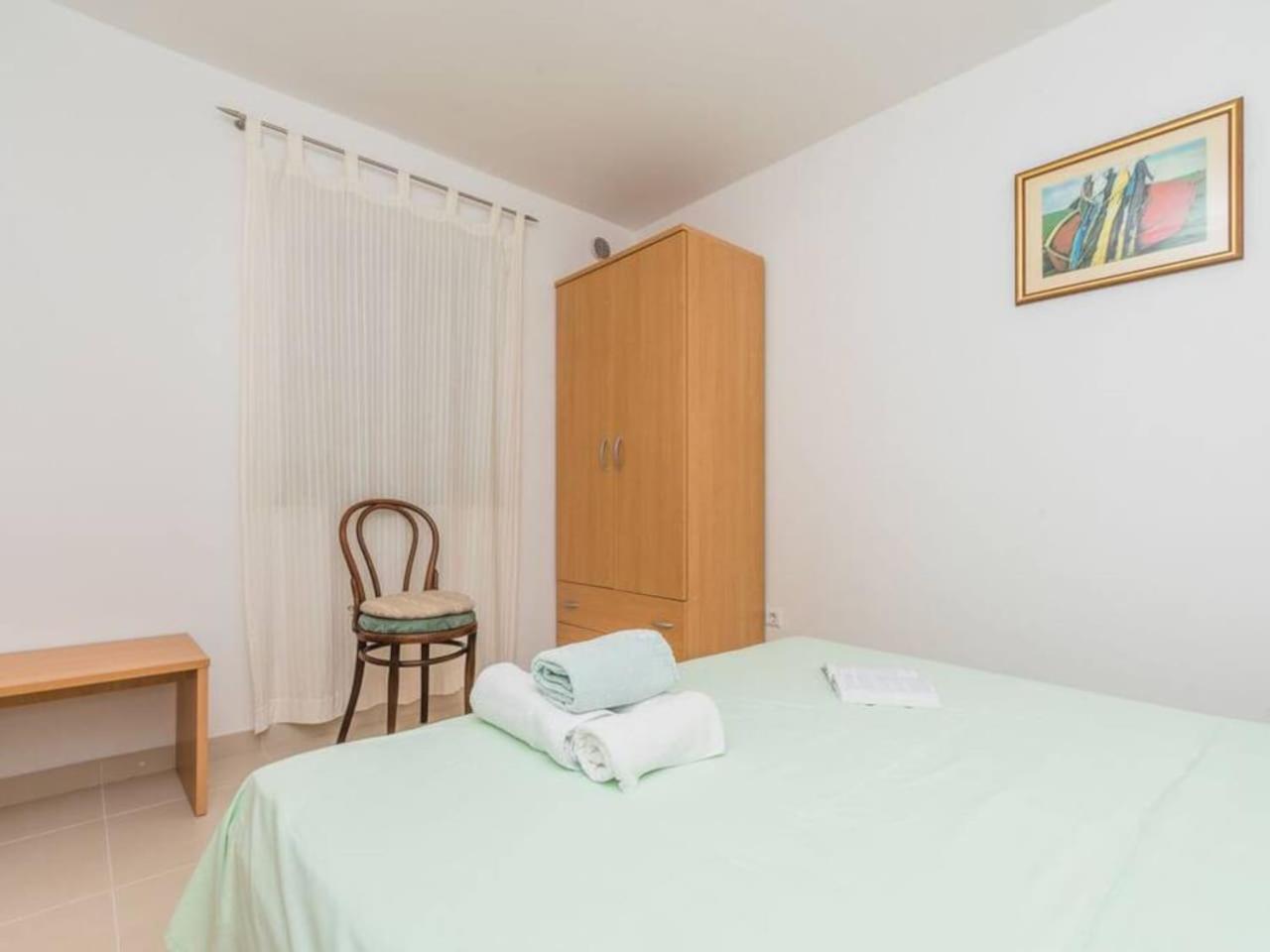 One-Bedroom Apartment - Photo 1