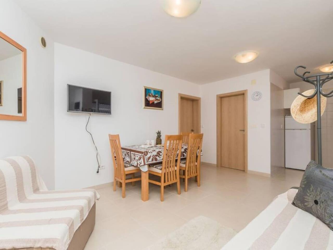 One-Bedroom Apartment - Photo 13