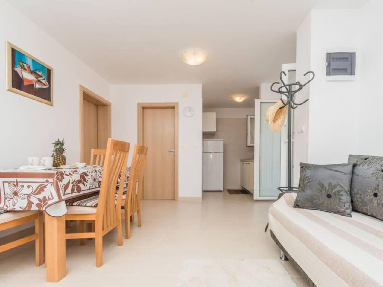 One-Bedroom Apartment - Photo 9