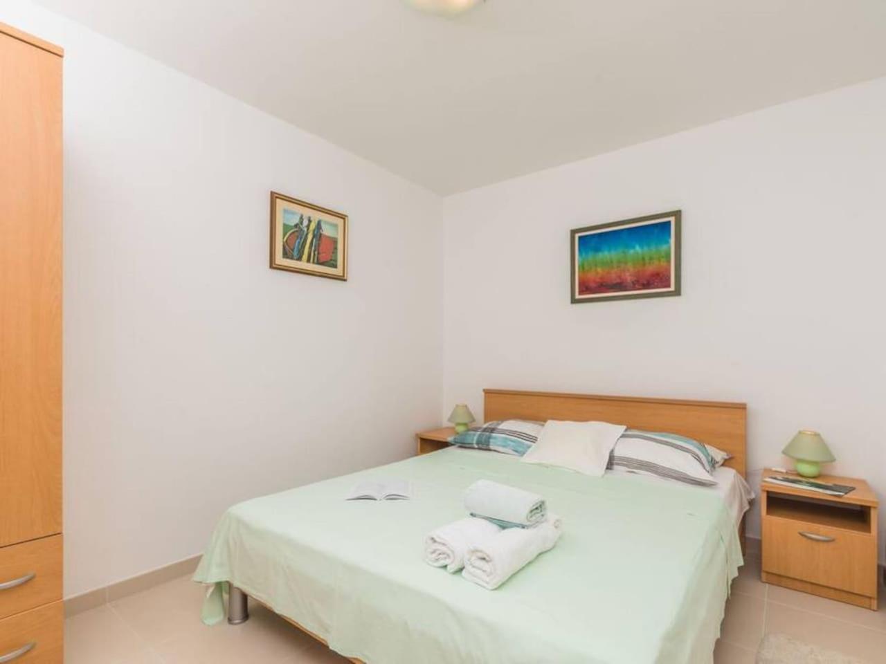 One-Bedroom Apartment - Photo 8