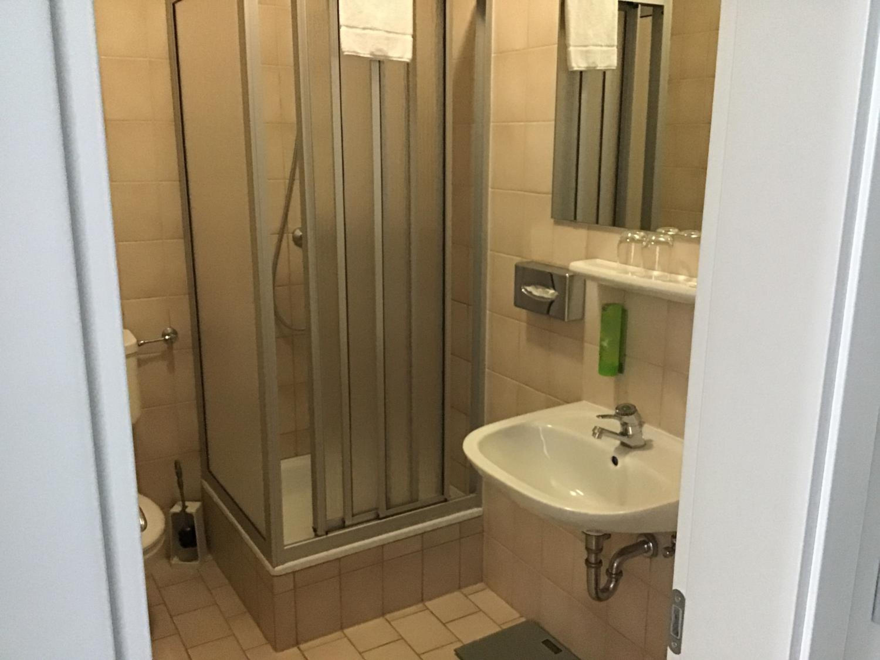 Double Room - Photo 8