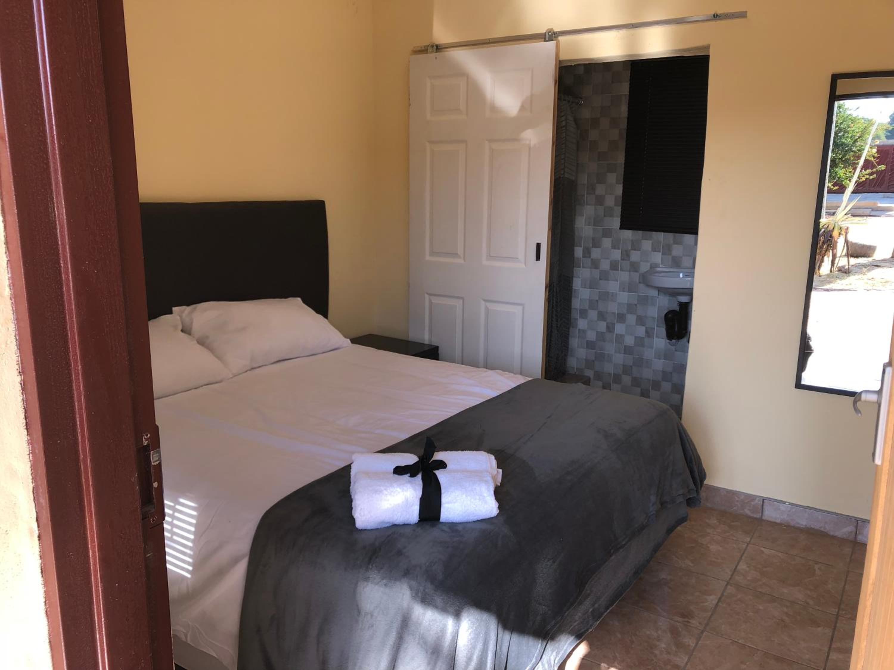 Deluxe Double Room with Shower - Photo 3