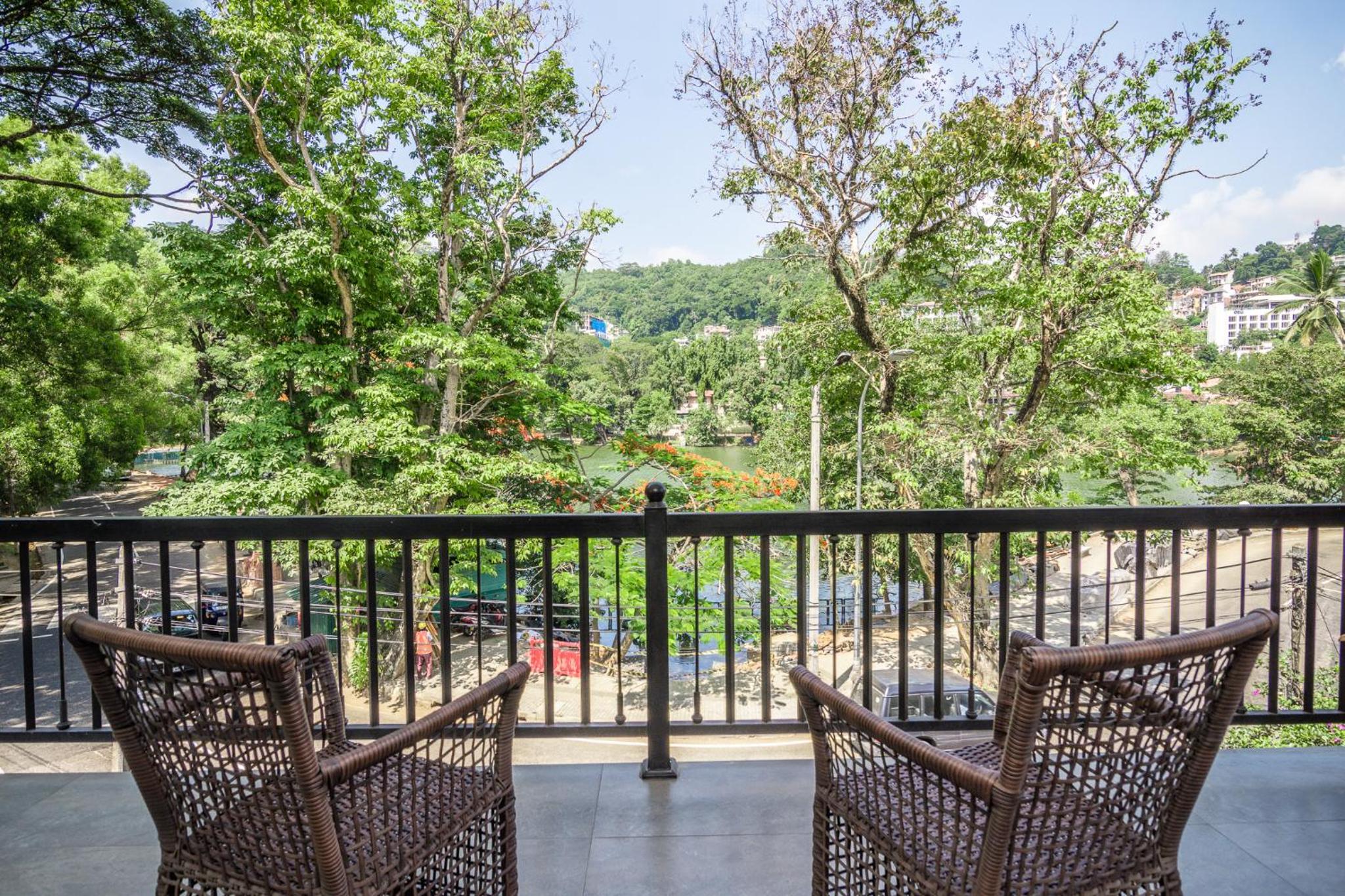 Suite with Lake View photo 2