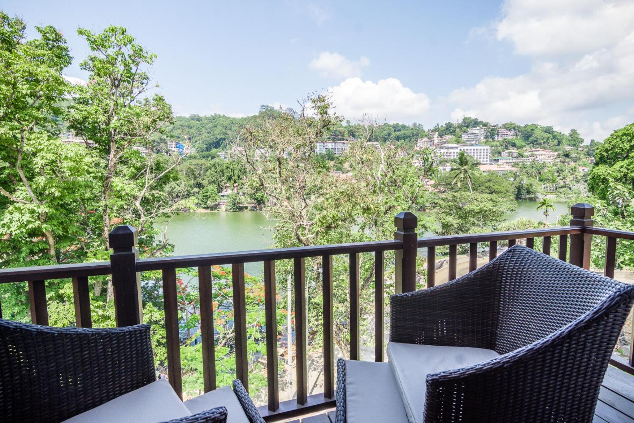 King Suite with Balcony & Lake View photo 2