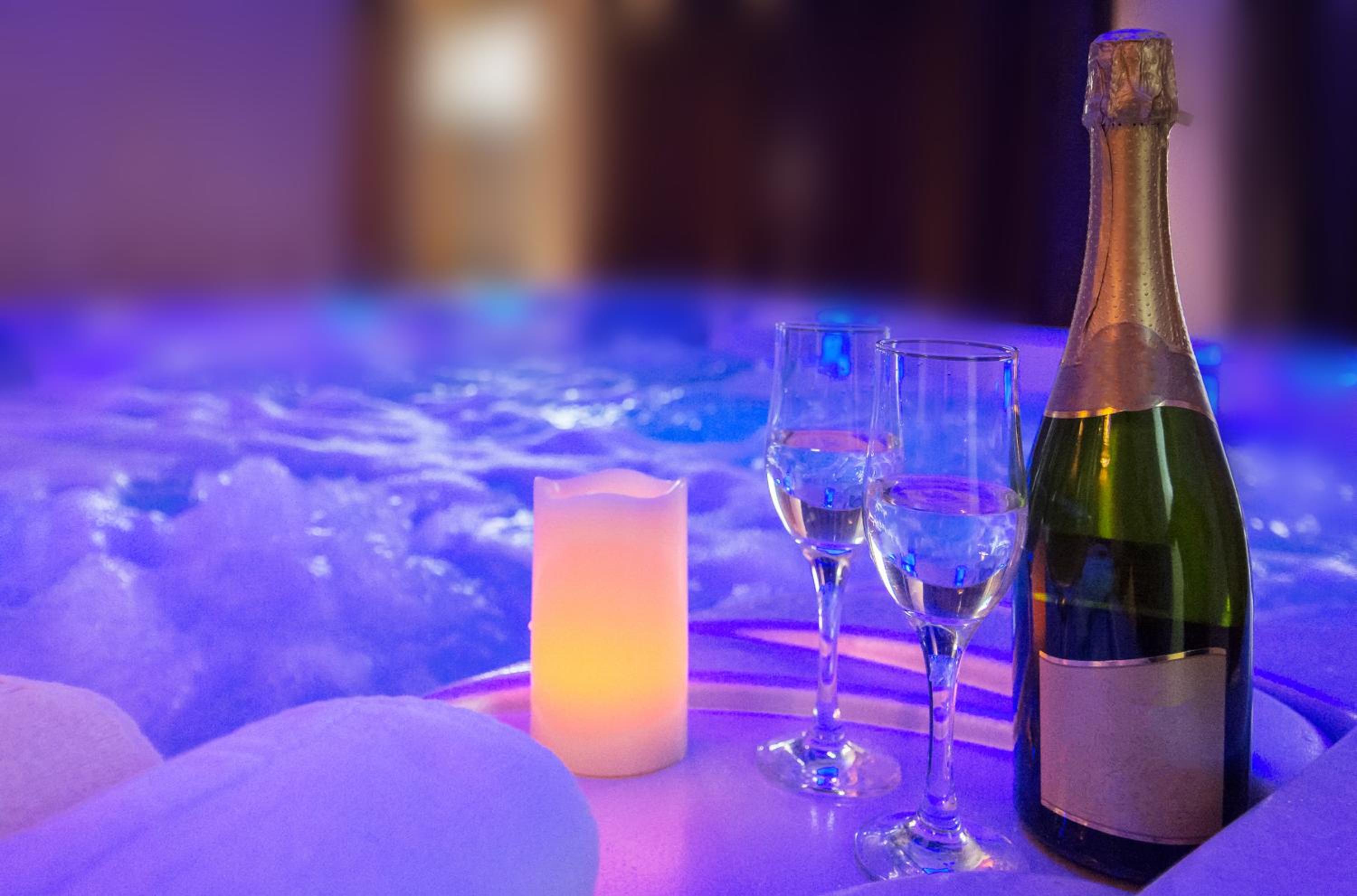 Superior Loft with Outdoor Jacuzzi (heated all year) - Photo 5