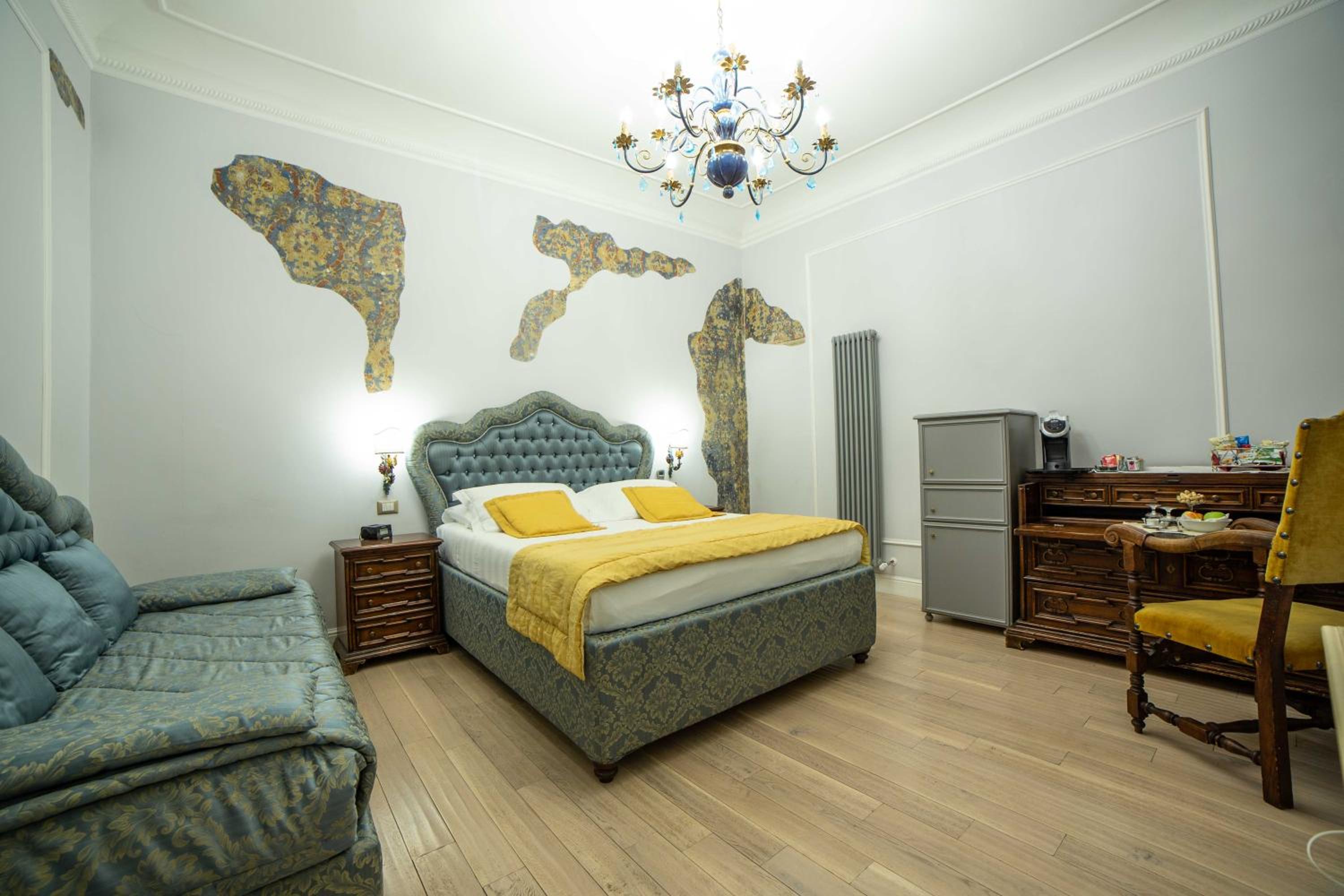 Suite with Spa Bath photo 1