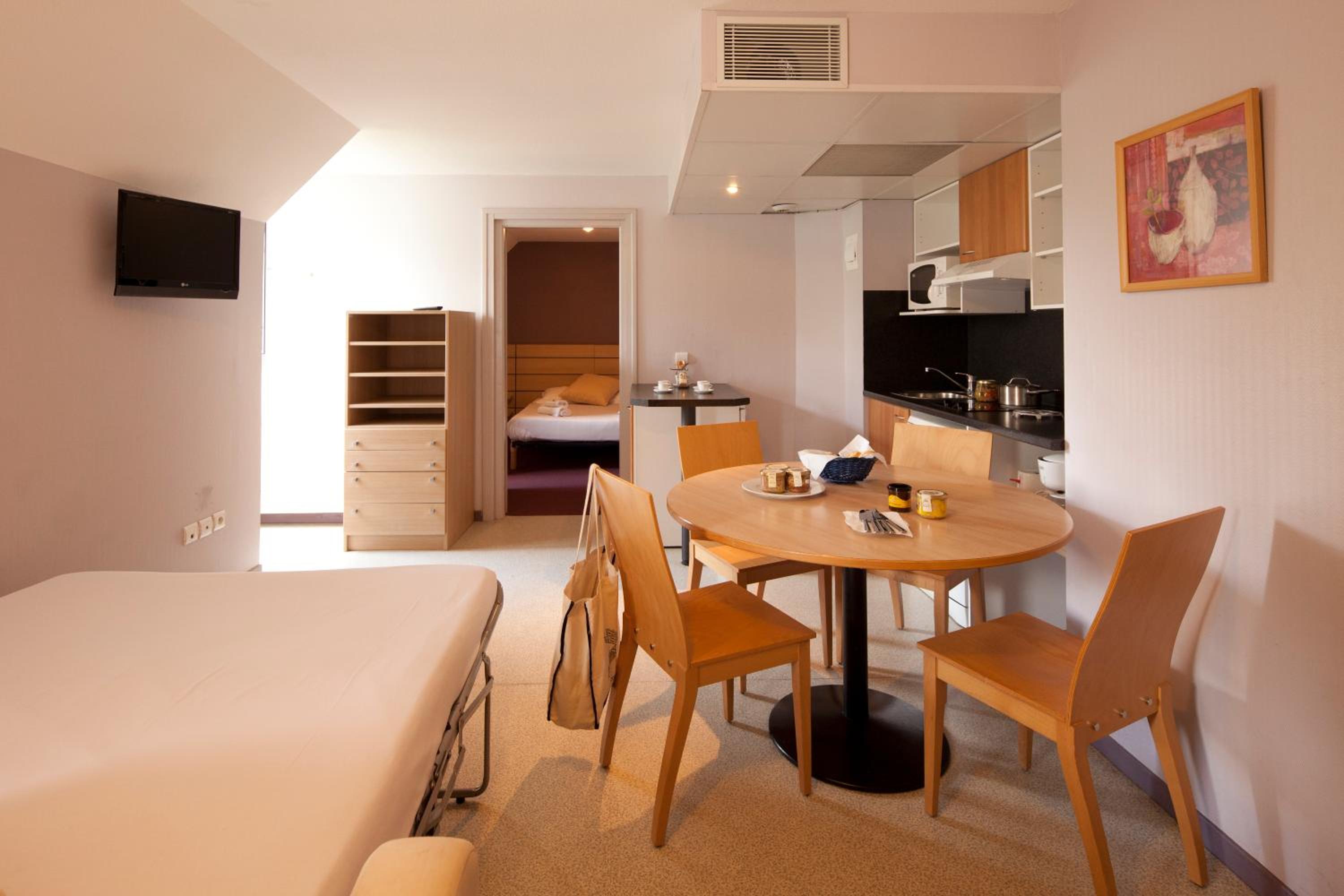 Apartment - Photo 4