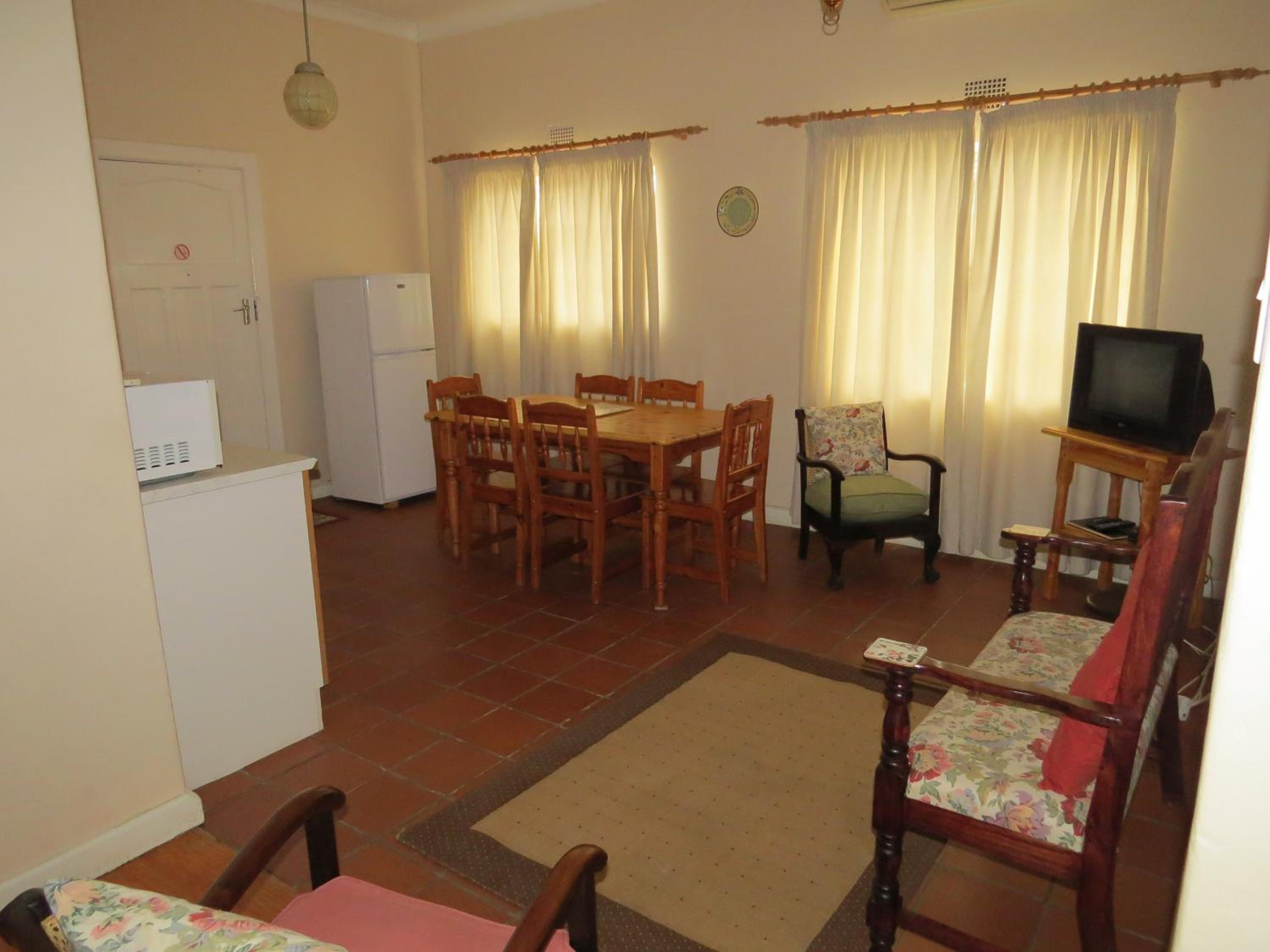 Two-Bedroom Apartment - Photo 2