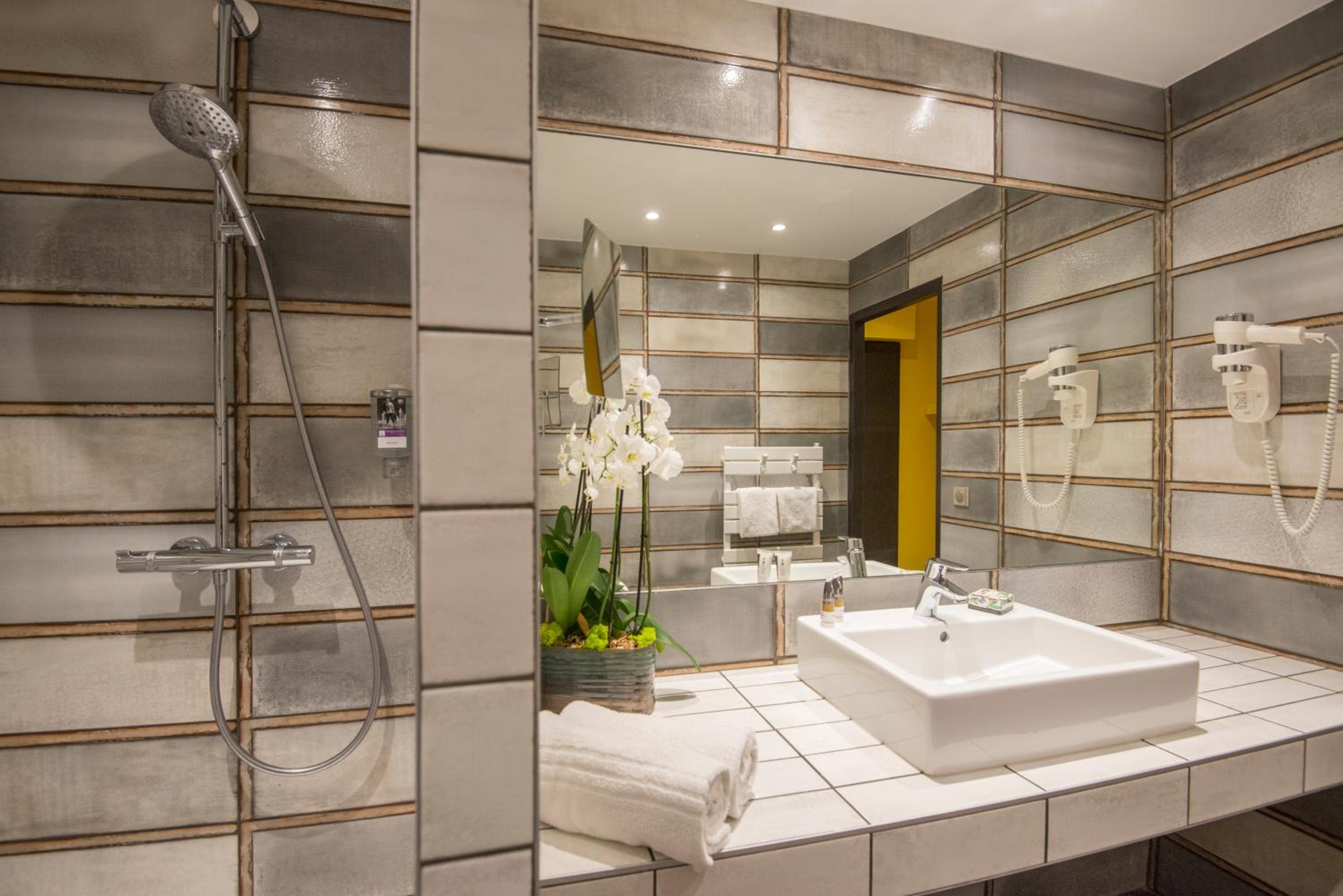 Standard King Room - Photo 2