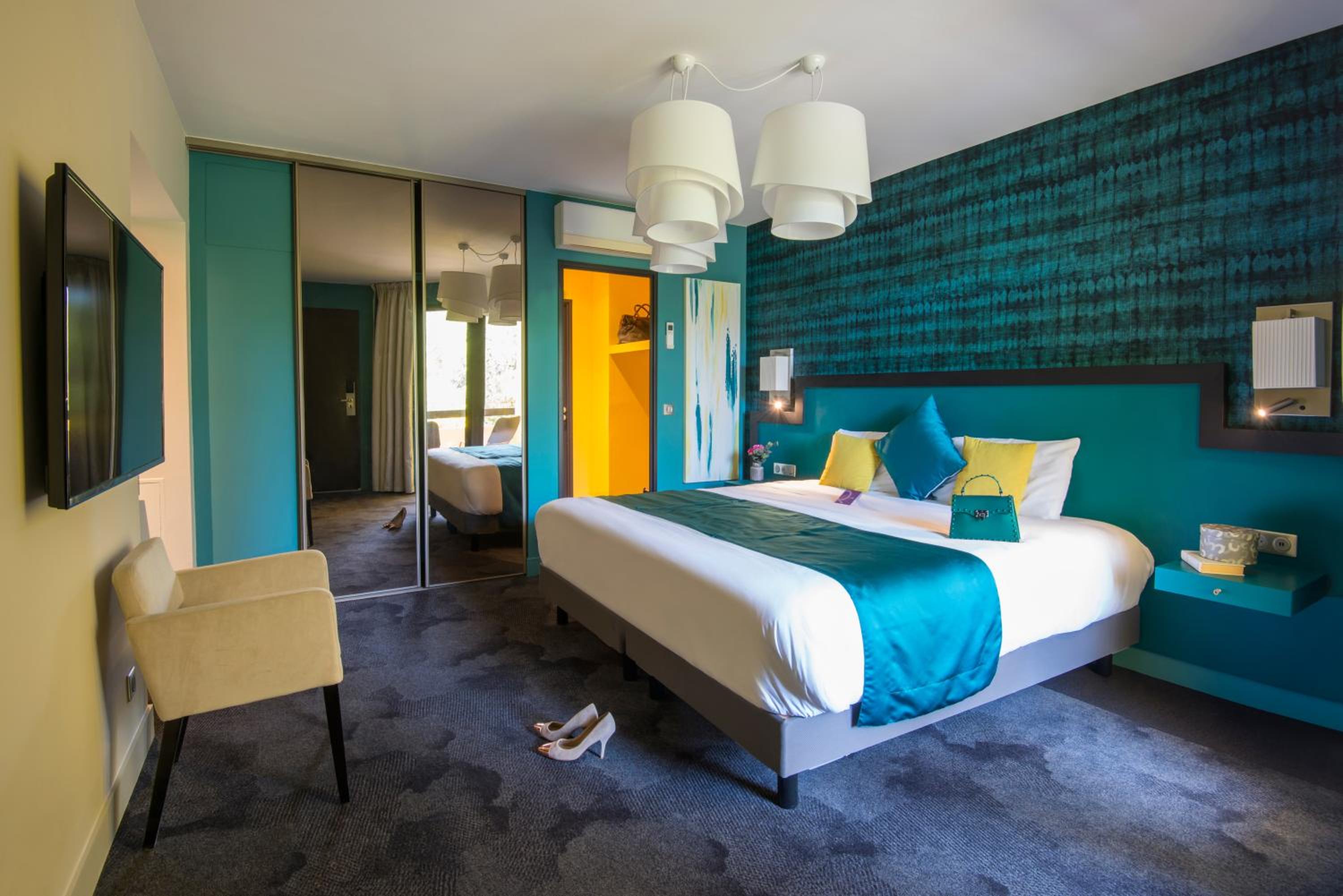 Standard King Room - Photo 8