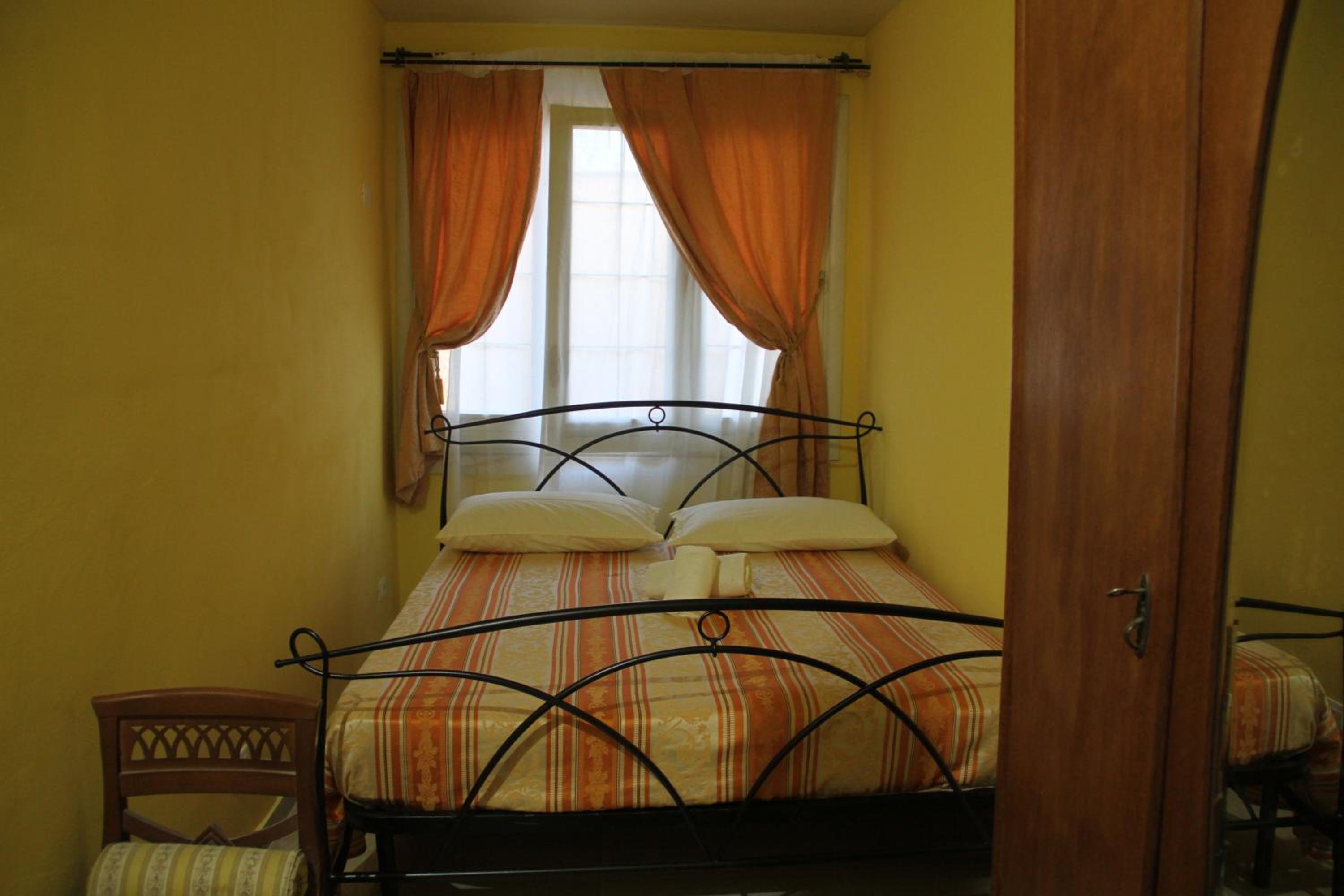 Double Room with Private External Bathroom photo 3