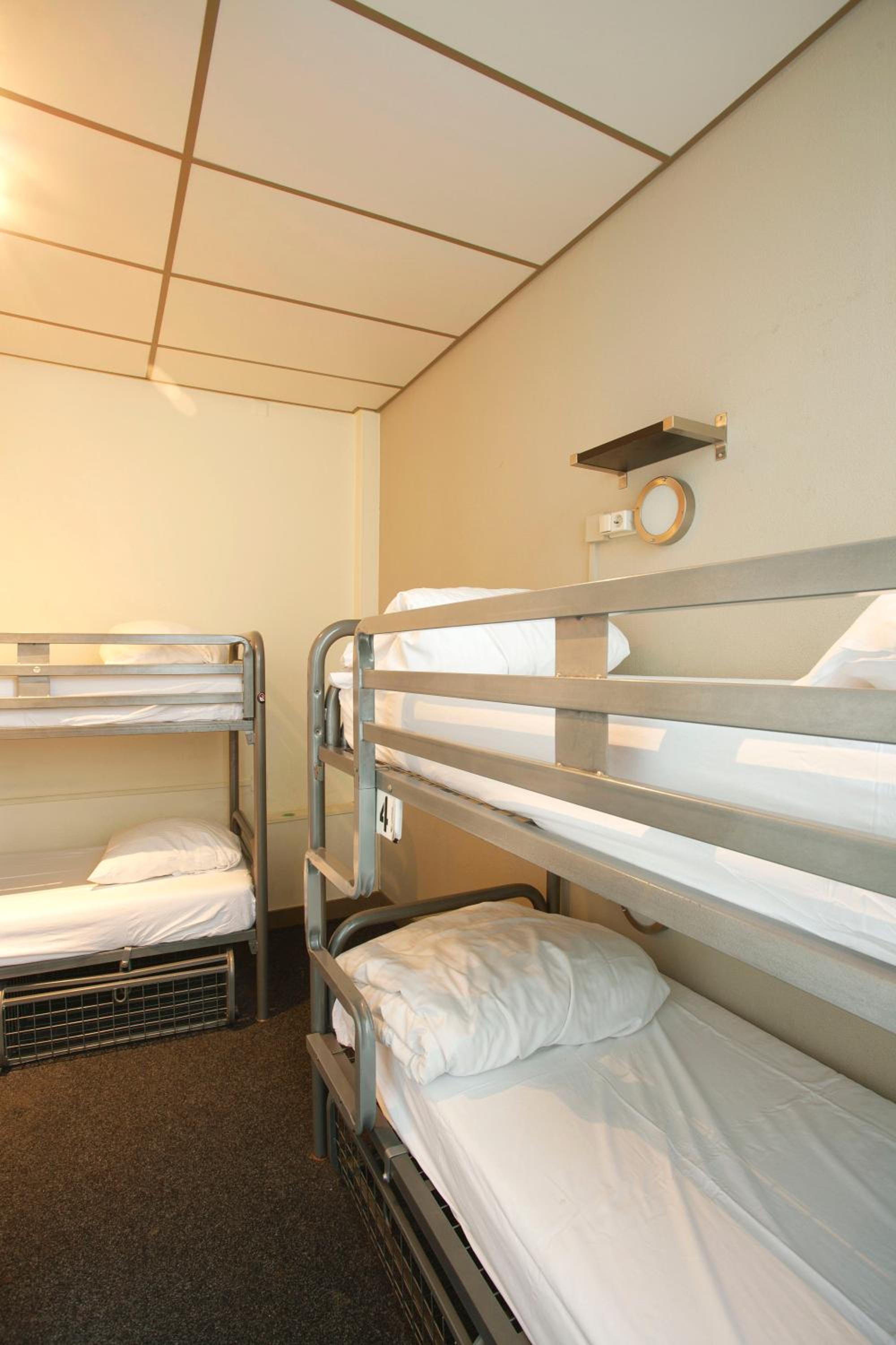 4-Bed Mixed Dormitory Room photo 3