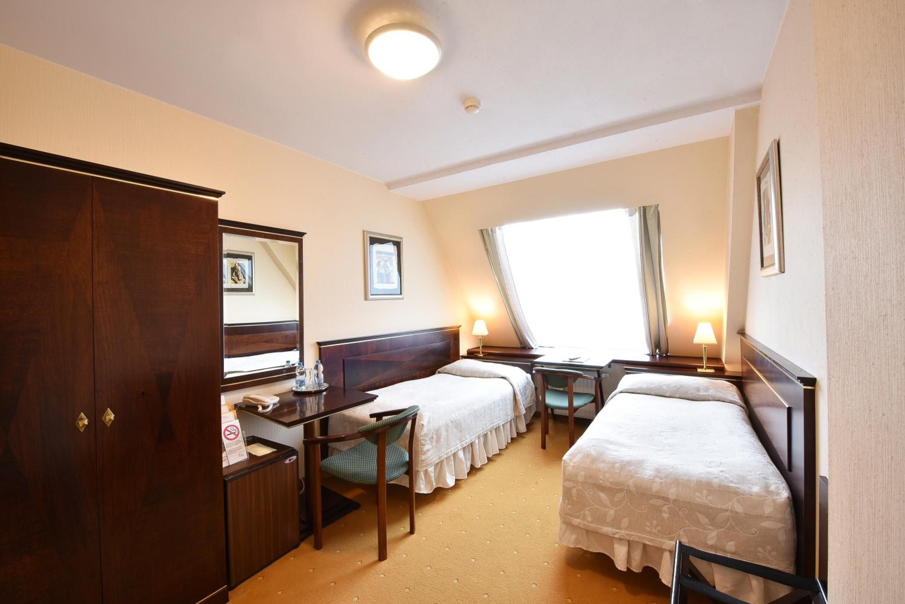 Economy Twin Room - Photo 1