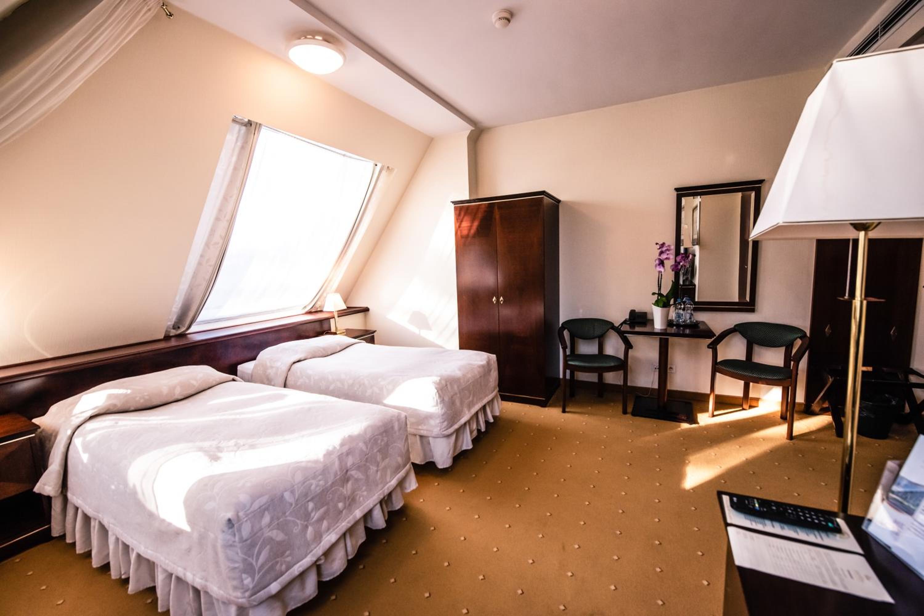 Standard Twin Room - Photo 1