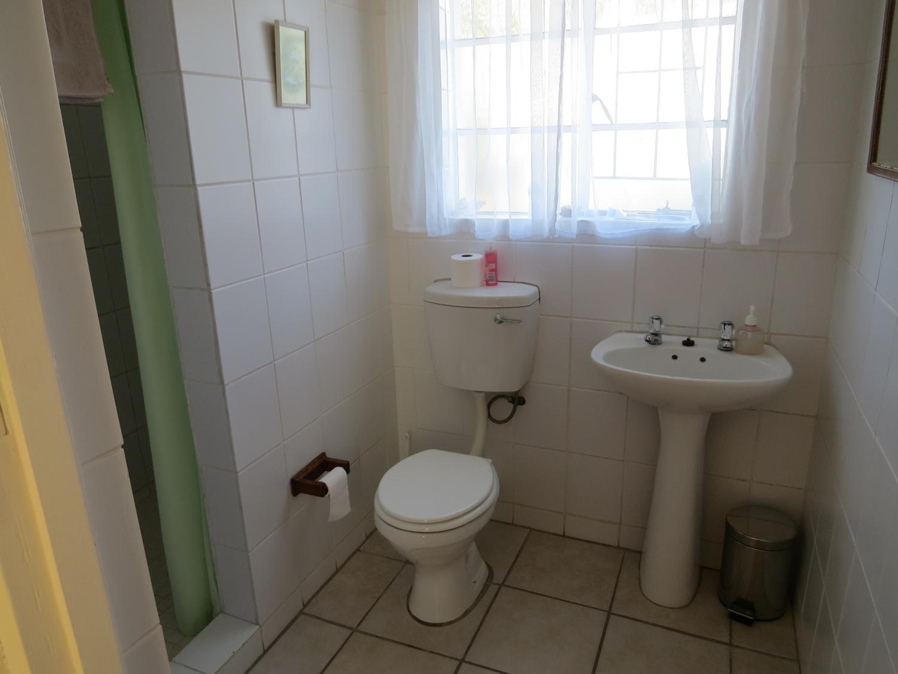 One-Bedroom Apartment - Photo 4