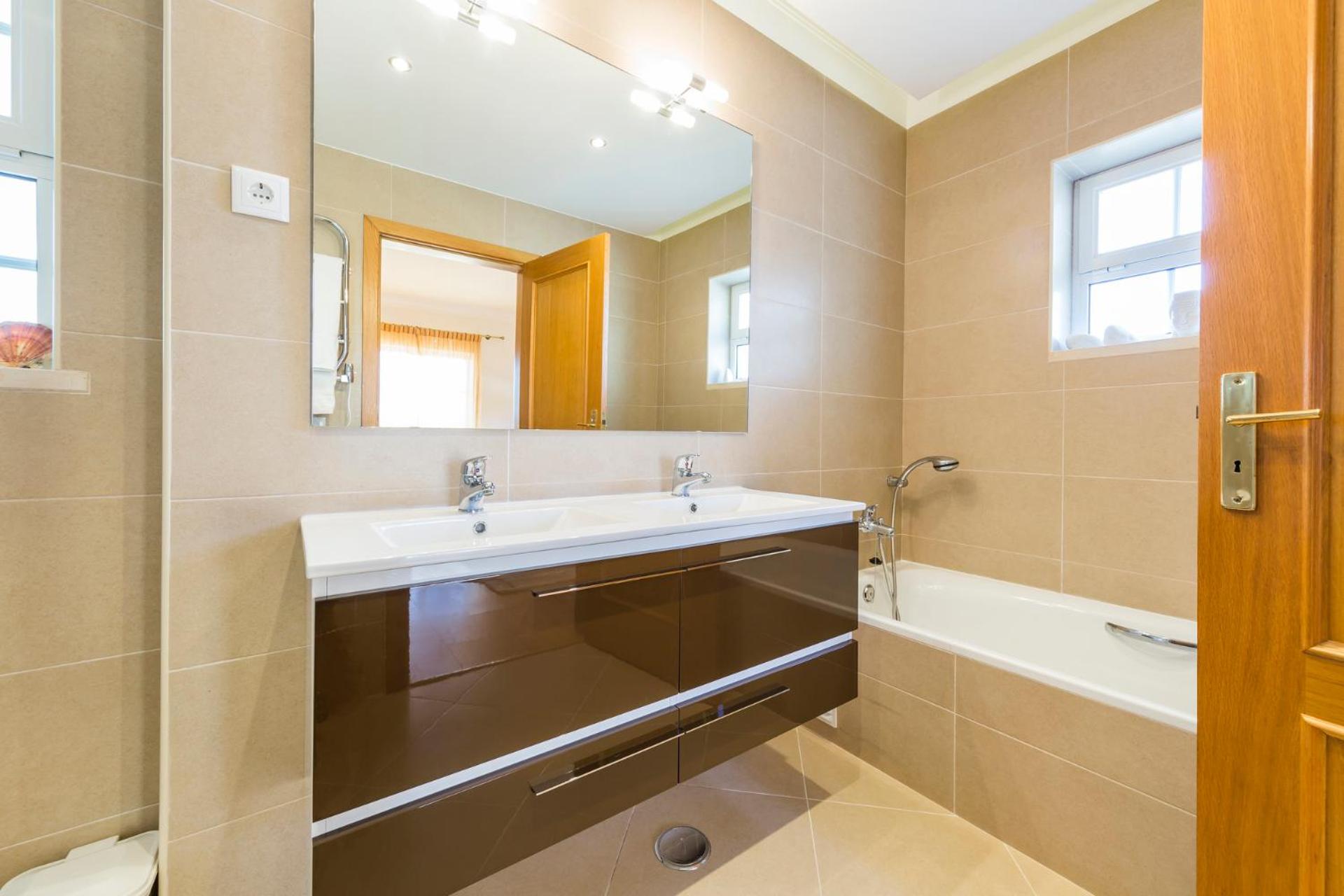 Villa photo 2