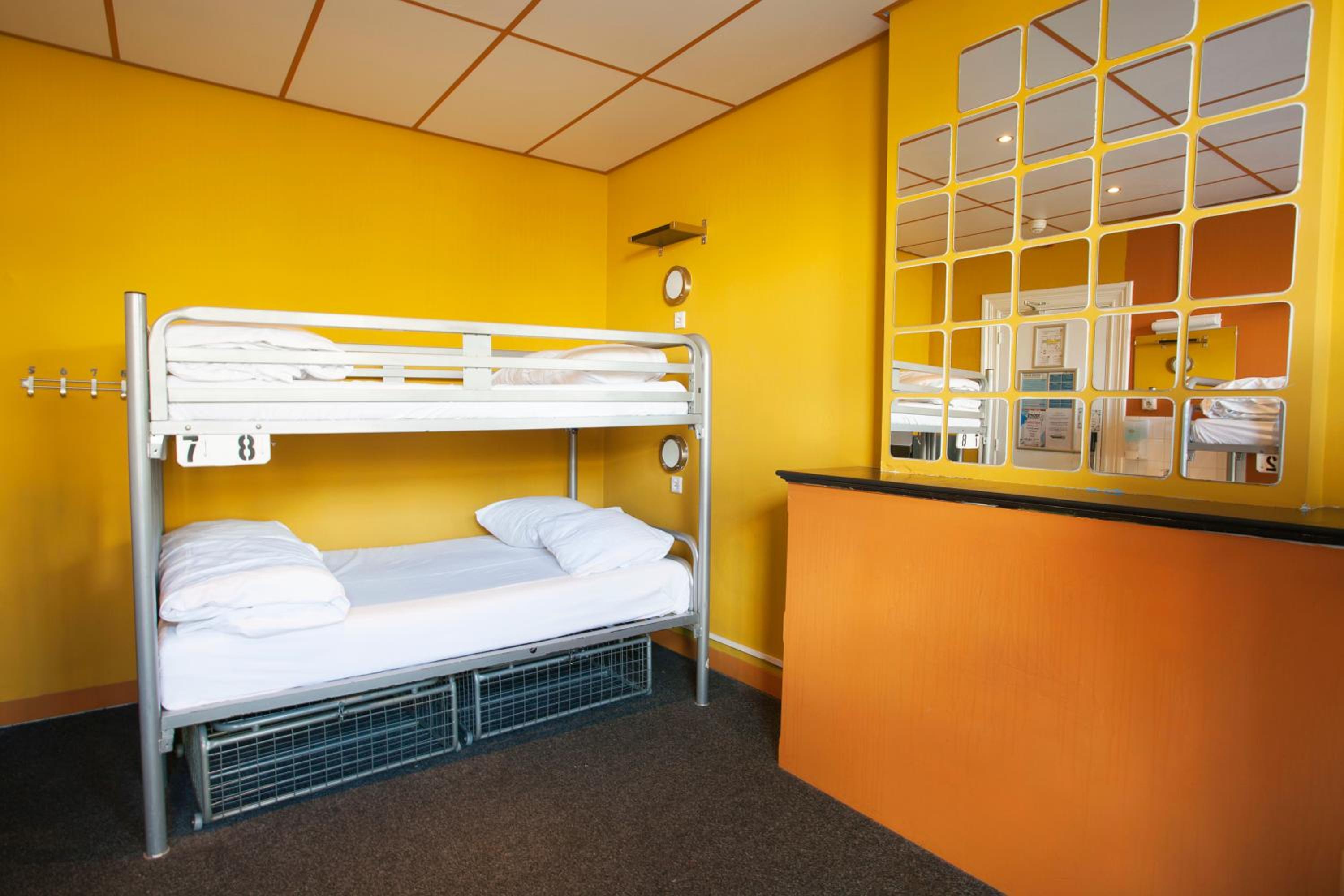 Double Bed in 12-Person Mixed Dormitory Room photo 2