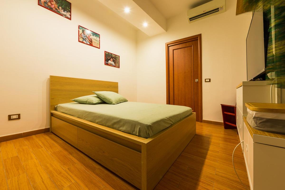 Two Double Rooms with Private Bathroom - Photo 1