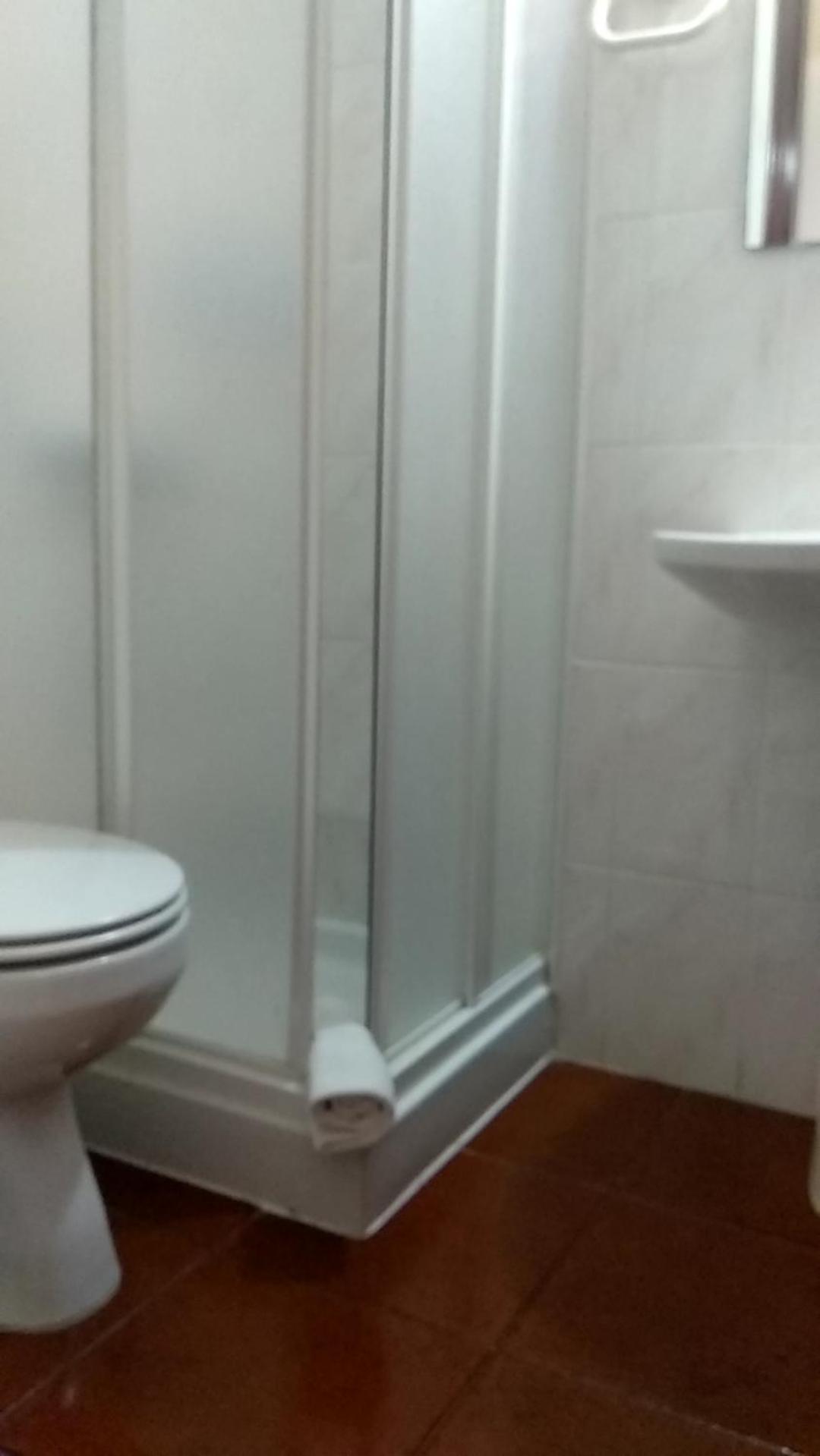 Double Room with Private Bathroom - Photo 10